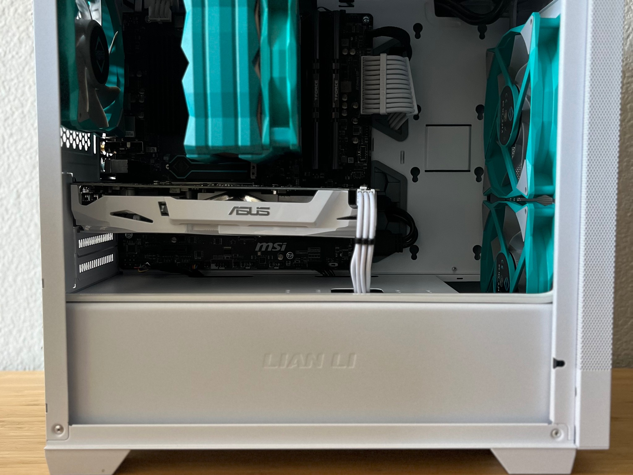 White-Out V2 Entry Budget Ryzen 5 3600 & GTX 1060 6GB