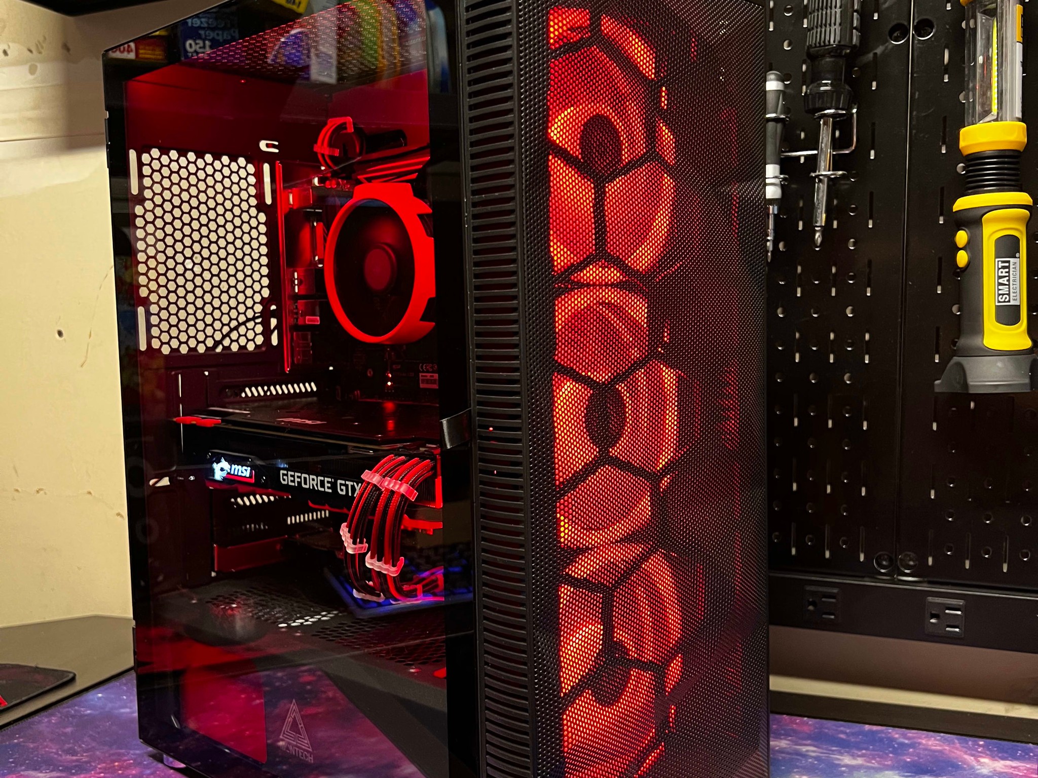 Hades || Ryzen 5 2600 + GTX 1080 Ti 