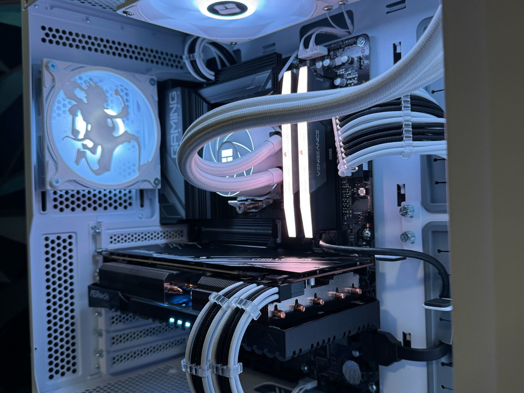 🏴‍☠️Luffy Gear 77 🏴‍☠️ Ryzen 7 7700X | RX 7800XT|32 GB DDR5| 1.5 TB NVMe|