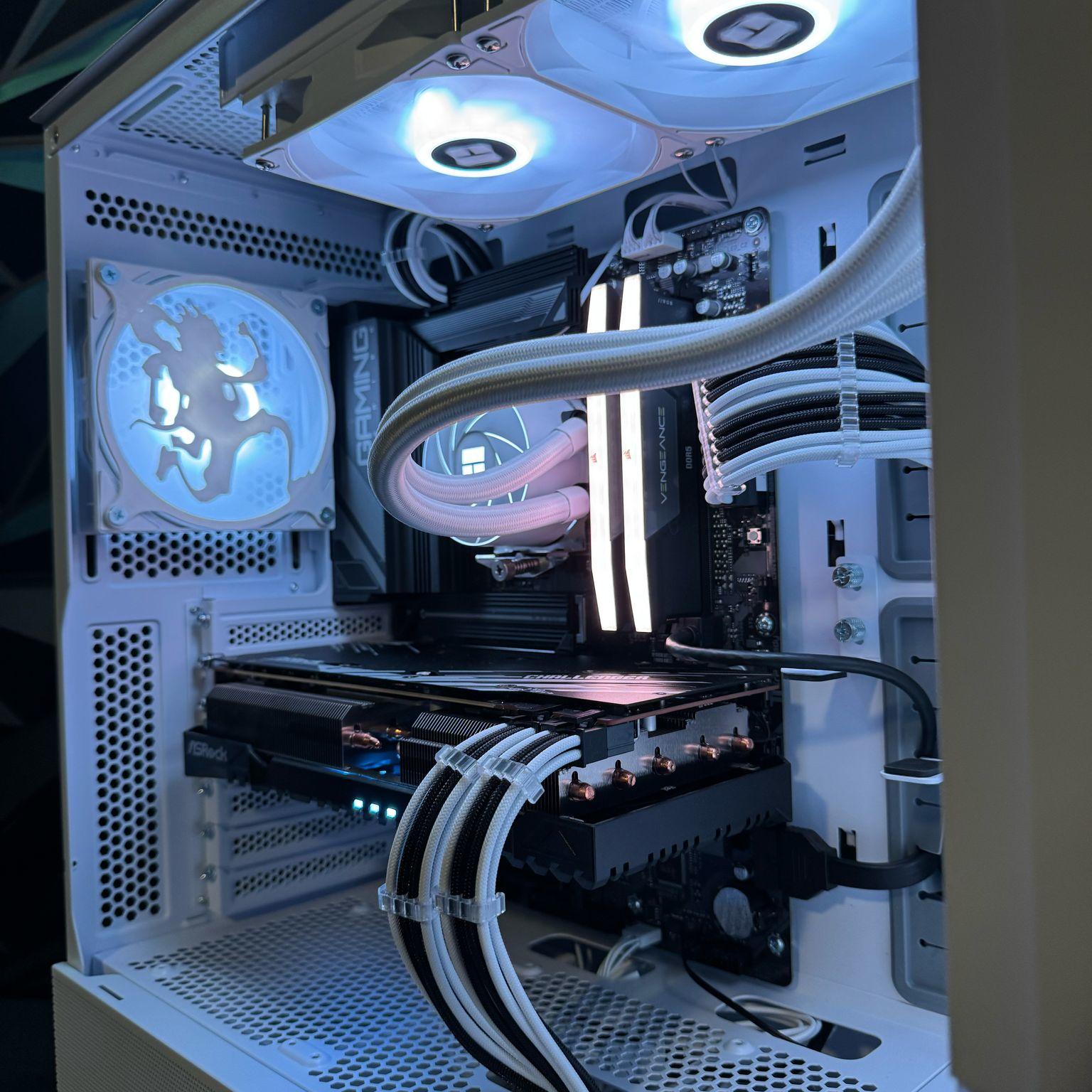 🏴‍☠️Luffy Gear 77 🏴‍☠️ Ryzen 7 7700X | RX 7800XT|32 GB DDR5| 1.5 TB NVMe|