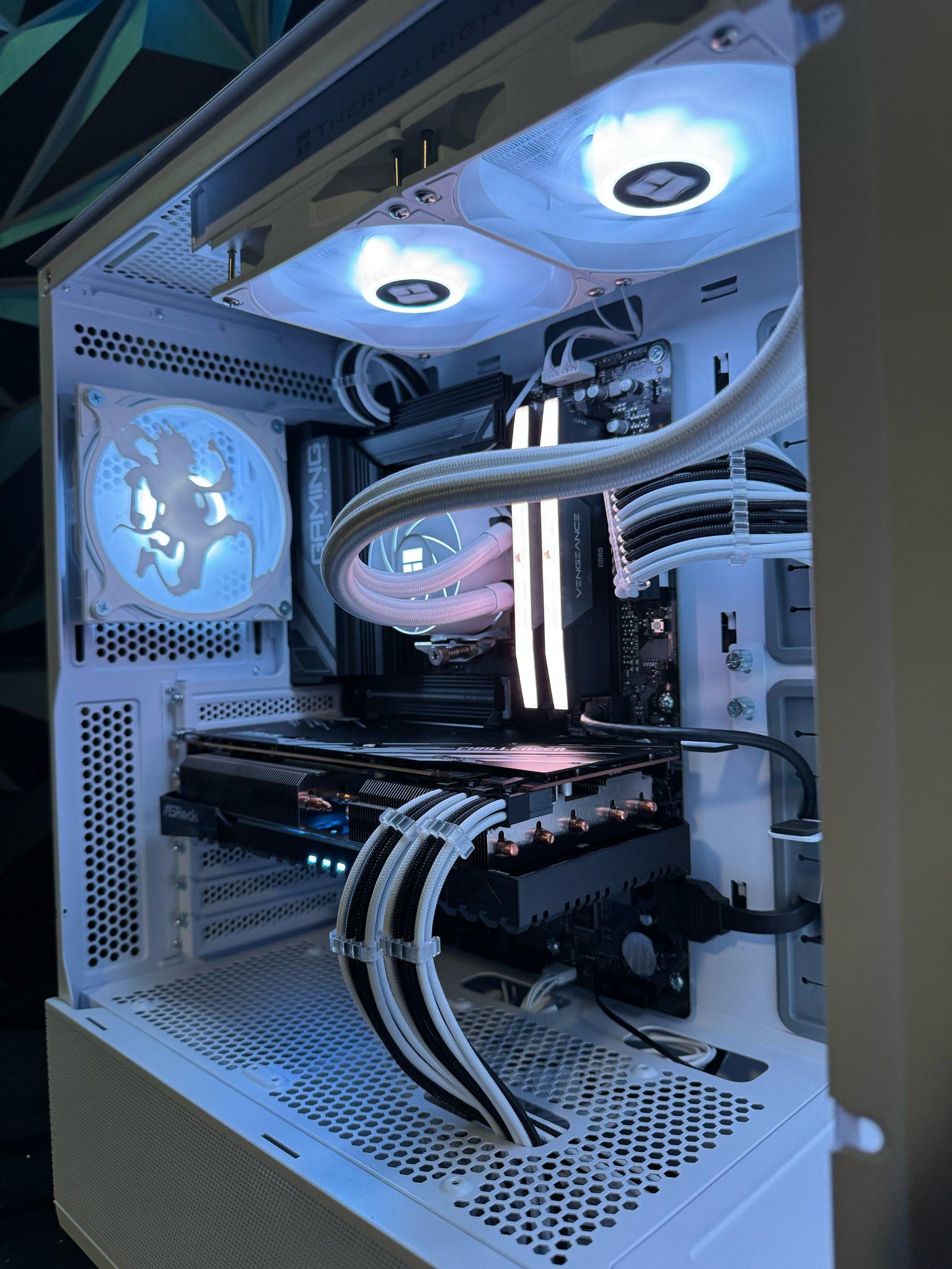 🏴‍☠️Luffy Gear 77 🏴‍☠️ Ryzen 7 7700X | RX 7800XT|32 GB DDR5| 1.5 TB NVMe|