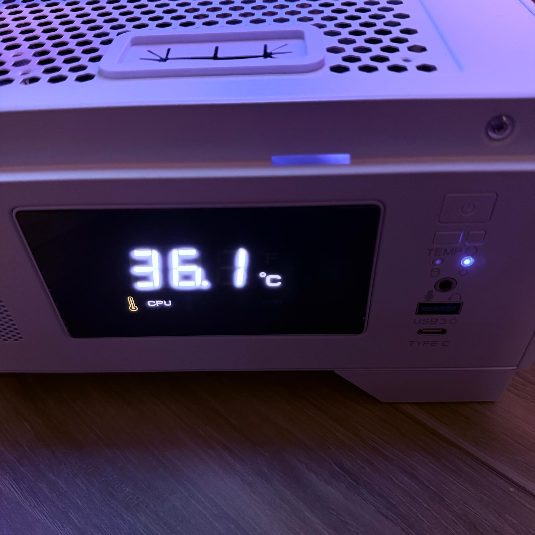 ❄️"Artic Pulse"❄️| 1440p/4k Gaming | 9070 XT 16gb| R7 7800x3D | 32GB DDR5 | 2tb SSD | WiFi