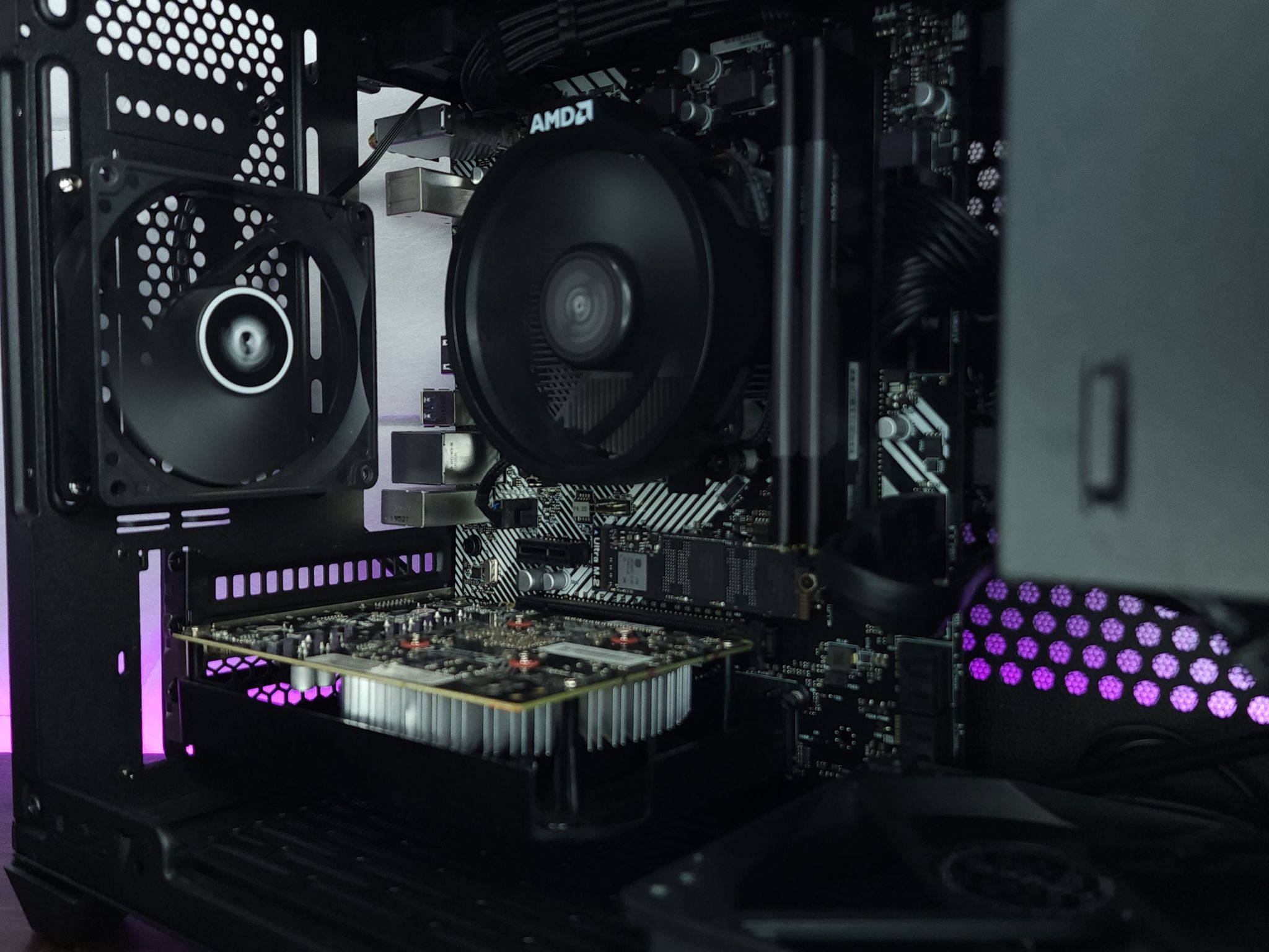 Ryzen 3 2300X | GTX 1050 | 16GB RAM | 512GB M.2 NVMe
