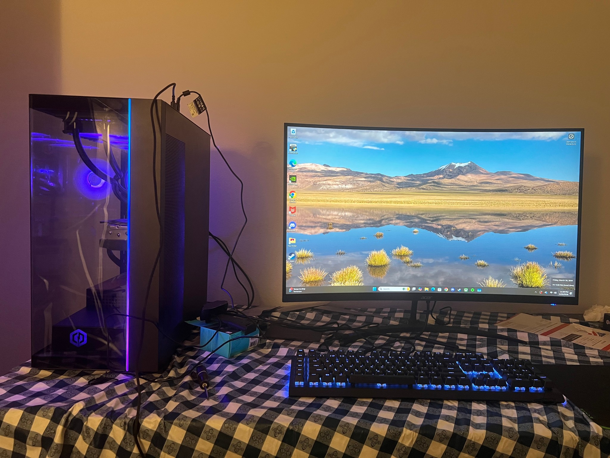 AMD Ryzen 7 9800X3D, GeForce RTX 5070 Ti 16GB, 32GB RAM, 2TB SSD, Windows 11 Home