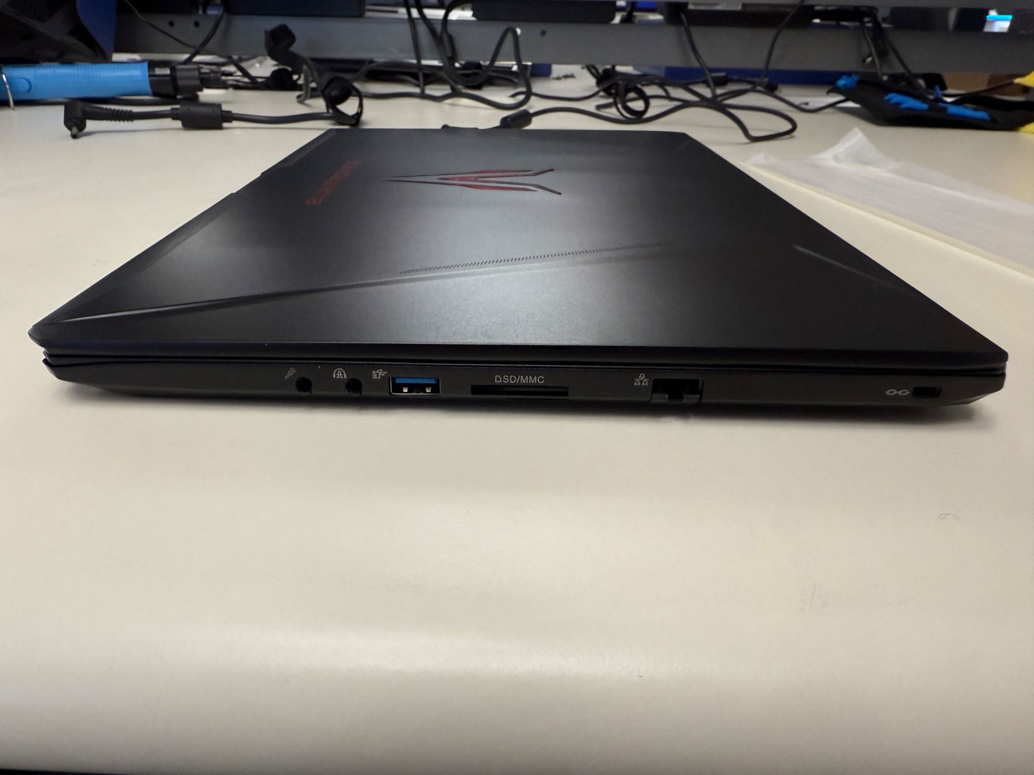 Clevo P957HR- i7-7700HQ+GTX 1070+8GB Ram+256 SSD+W10