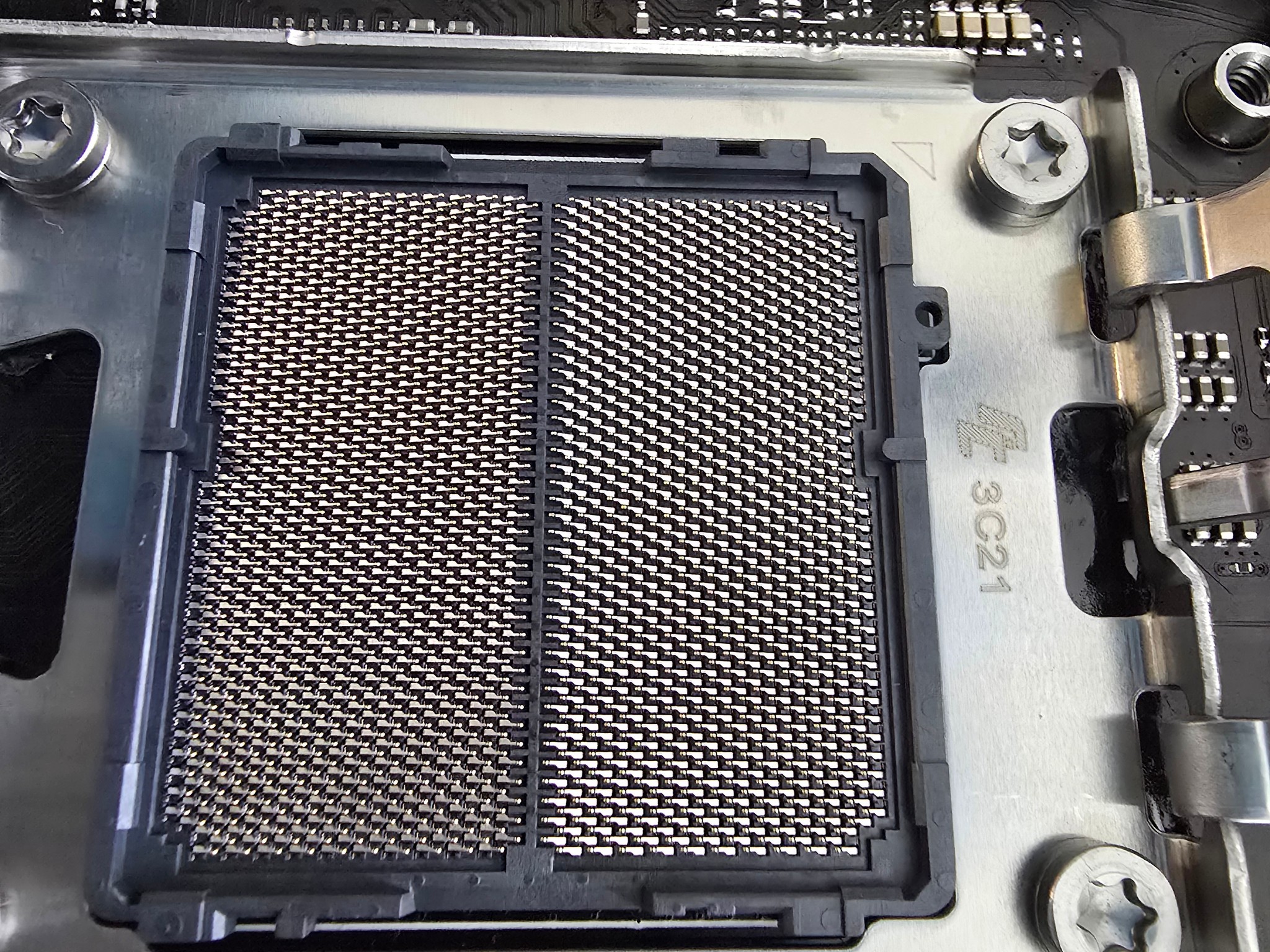 ASUS X670E Prime Motherboard, 1TB Samsung 970 NVME, 4 Lian Li 140mm Uni Fans