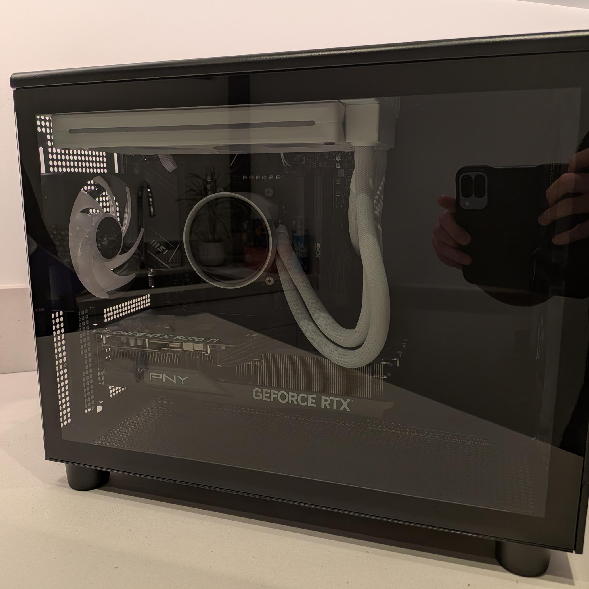 4K Tuxedo - RTX 5070 Ti, Ryzen 7 9800X3D, 32 GB DDR5, 2 TB Gen 4 NVME, RGB, Liquid Cooled