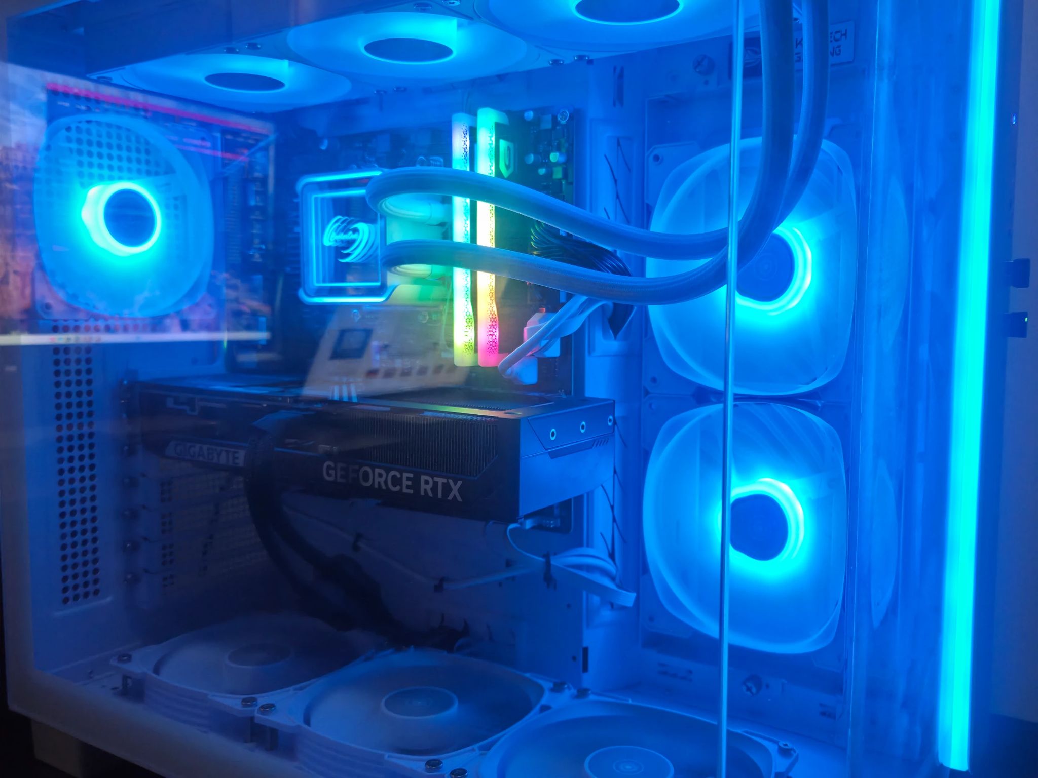 RTX 5070 GAMING PC-| Ryzen 7 9700X | 32GB DDR5 | 2TB NVM