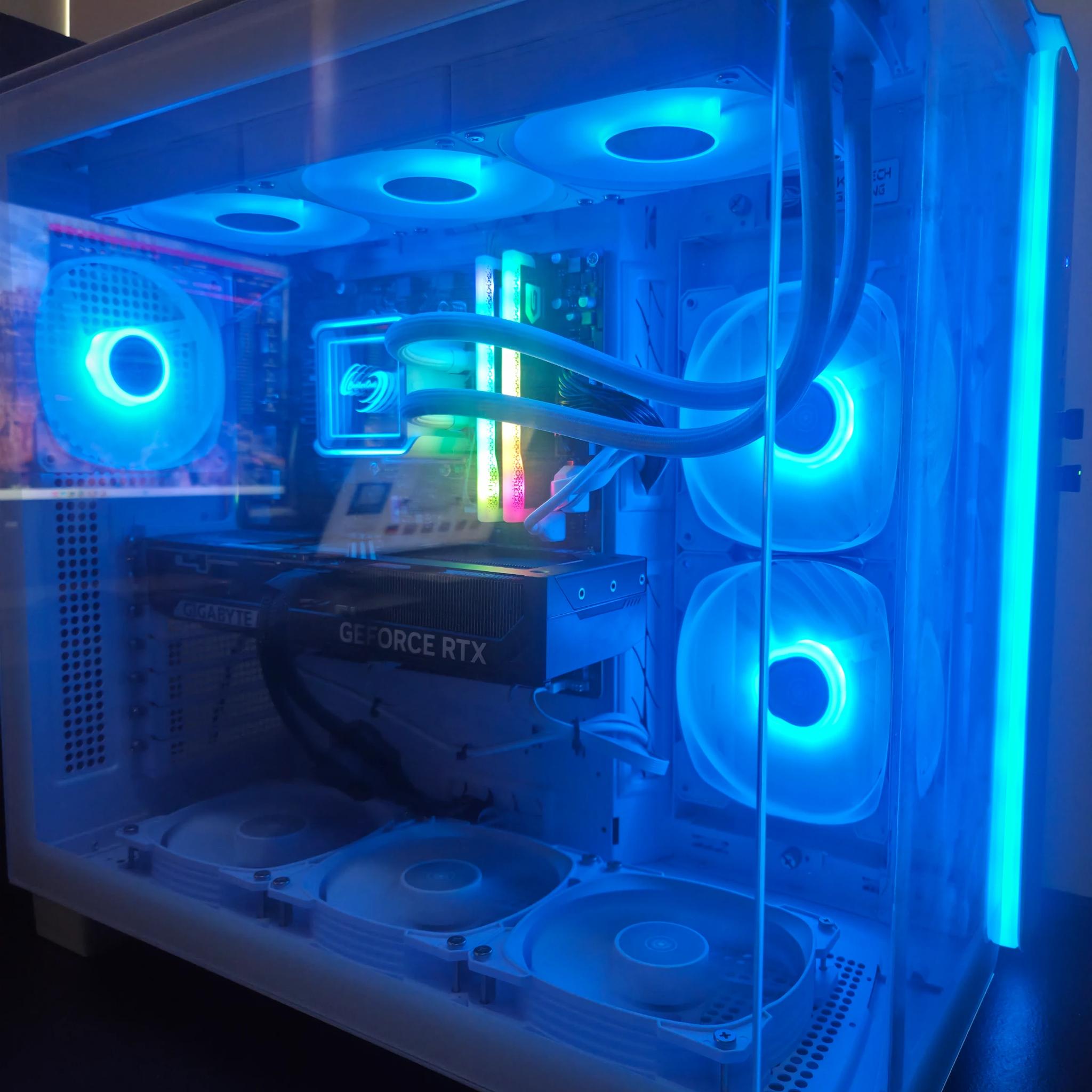 RTX 5070 GAMING PC-| Ryzen 7 9700X | 32GB DDR5 | 2TB NVM