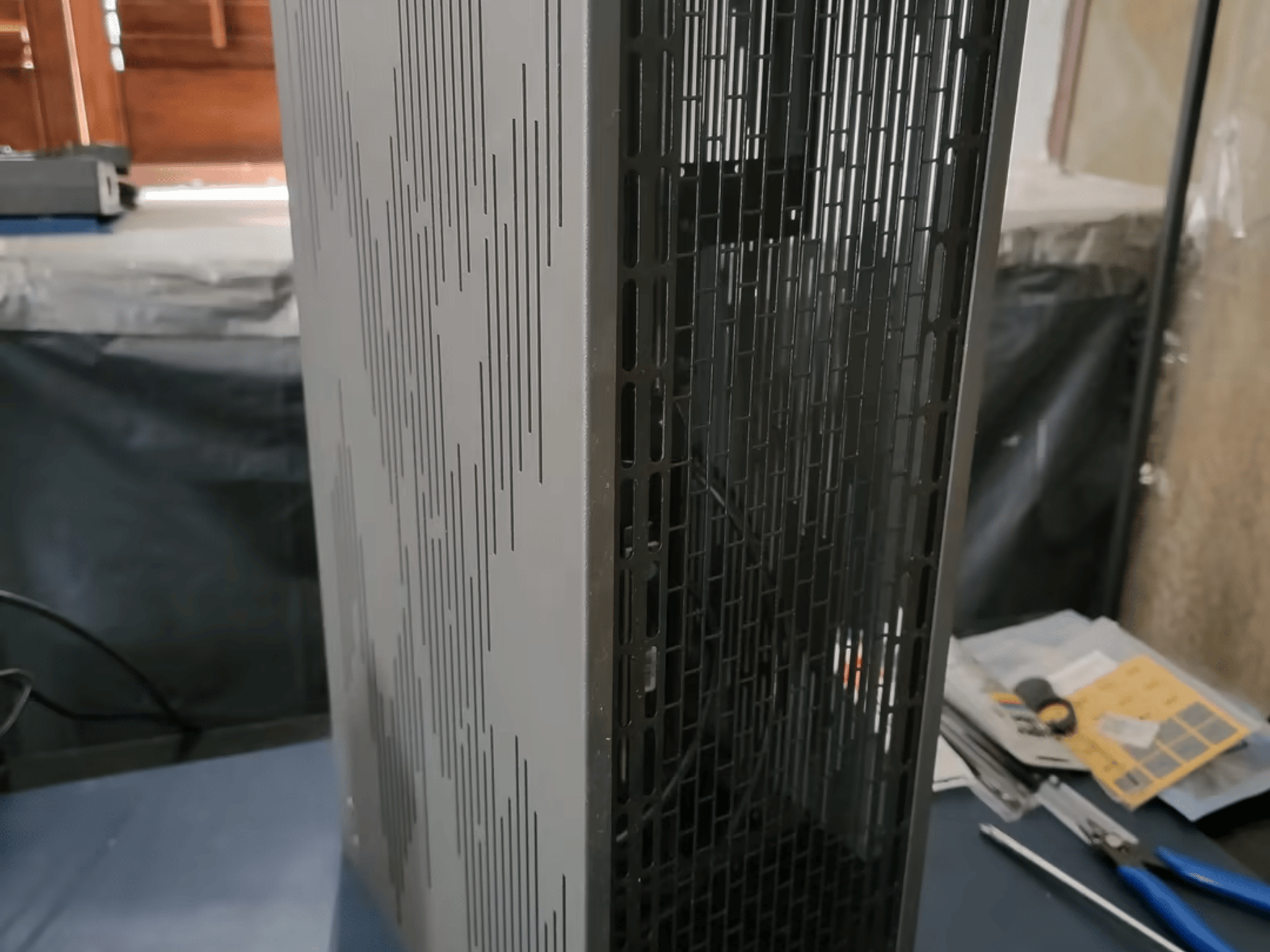 Sliger SV590 V2 Mini itx case (pcie3 x 16 riser included)