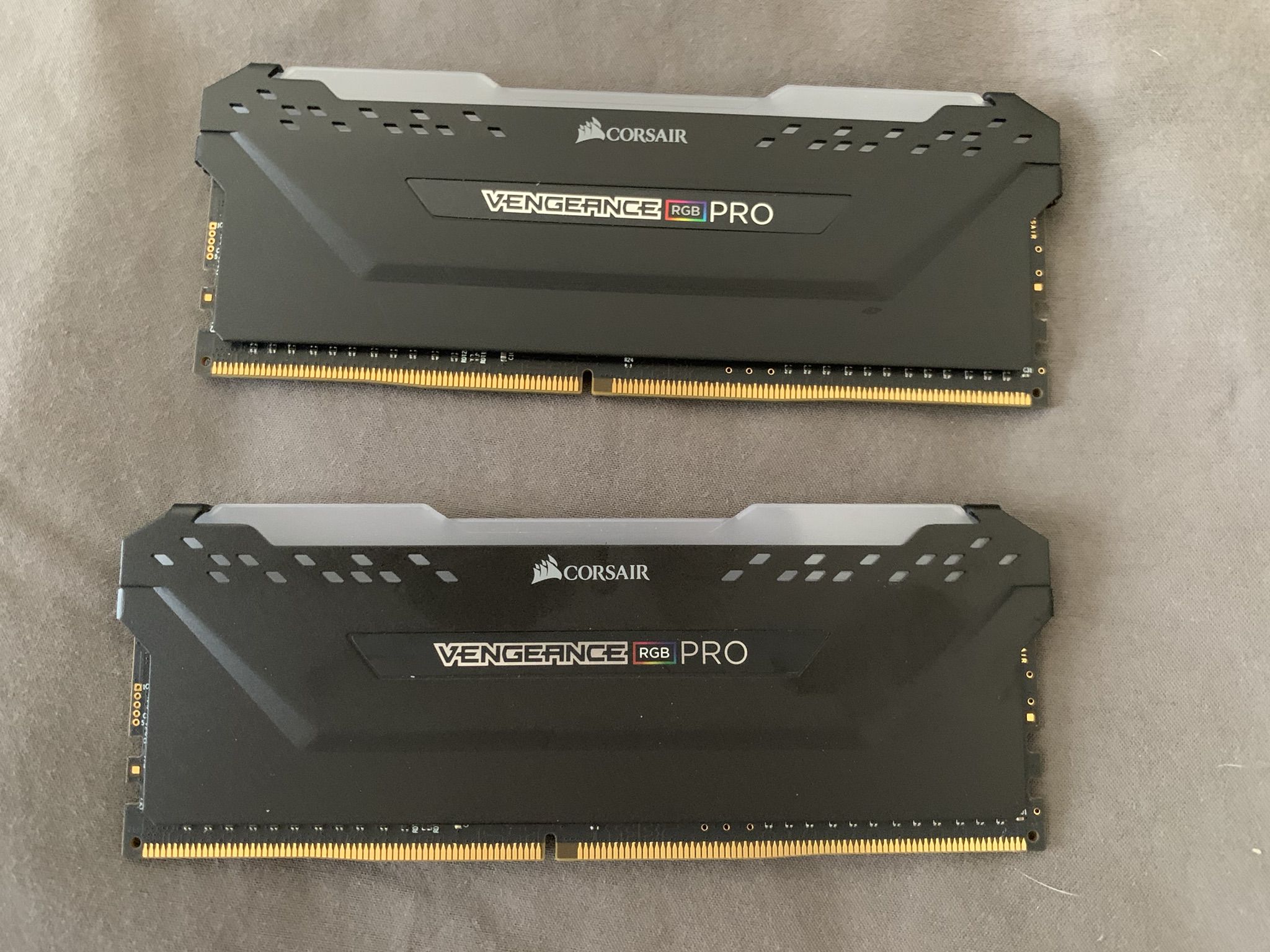 Corsair Vengeance RGB Pro 16GB (2x8GB) @ 3200 MHz DDR4