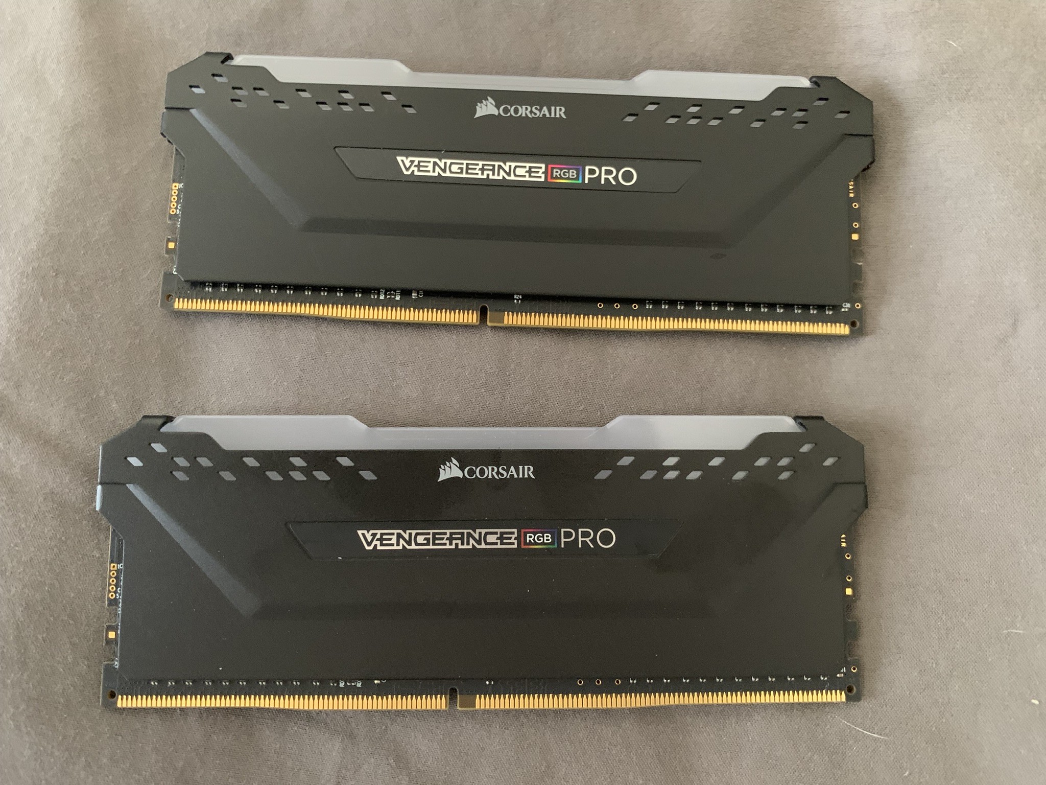 Corsair Vengeance RGB Pro 16GB (2x8GB) @ 3200 MHz DDR4