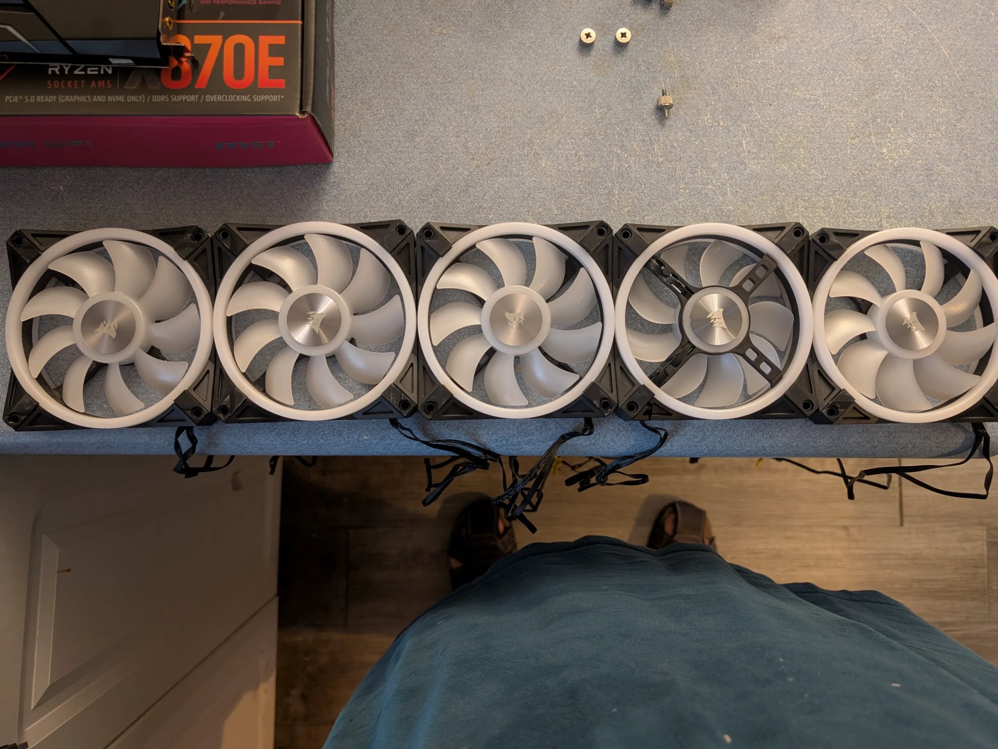 Set of 5 Corsair QL 120mm fans and RGB hub