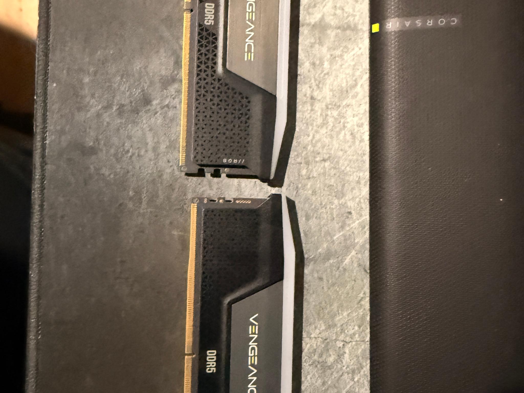 Corsair vengeance RGB 2x16 6000MT/s