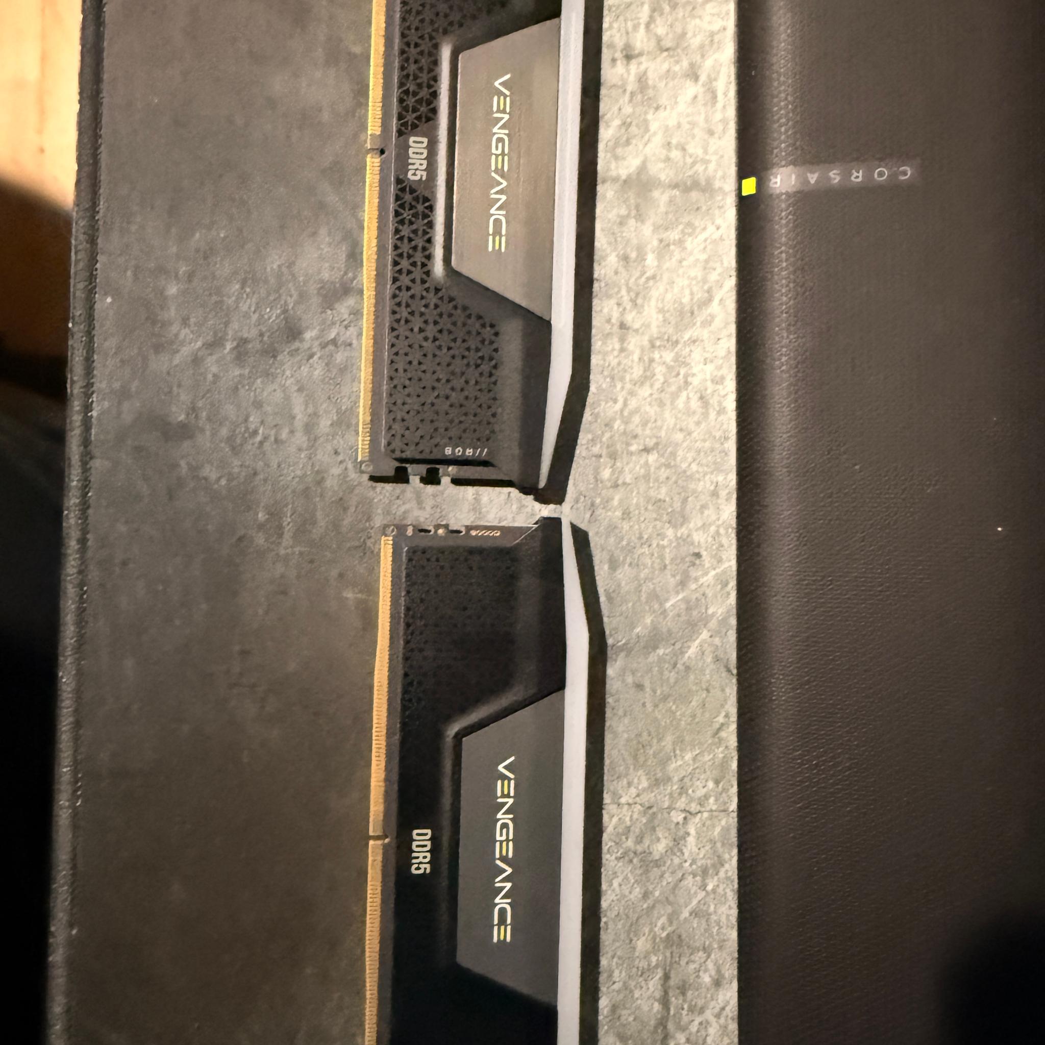 Corsair vengeance RGB 2x16 6000MT/s