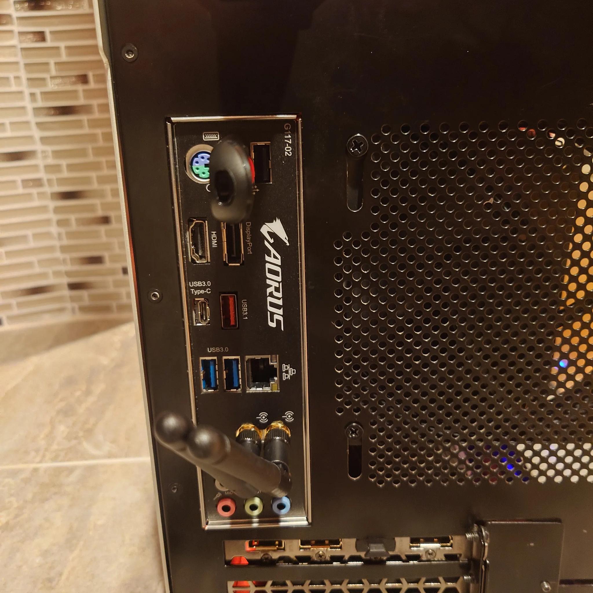 3060 12GB/ I7 8700/32GB RAM RGB/2TBnvme/WIFI ITX