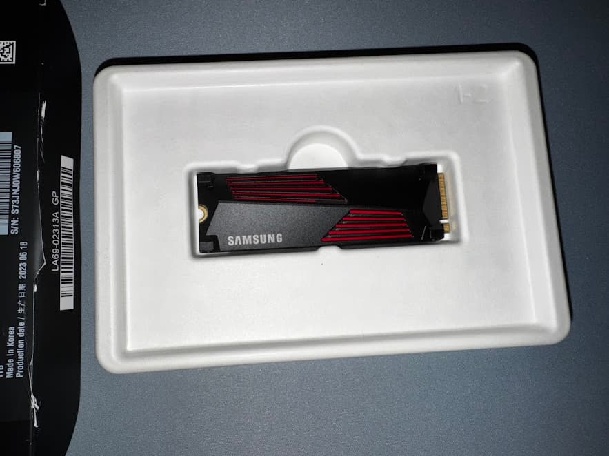 Samsung M.2 990 PRO Heatsink SSD 1TB, NVMe  Speeds Up to 7,450MB/s