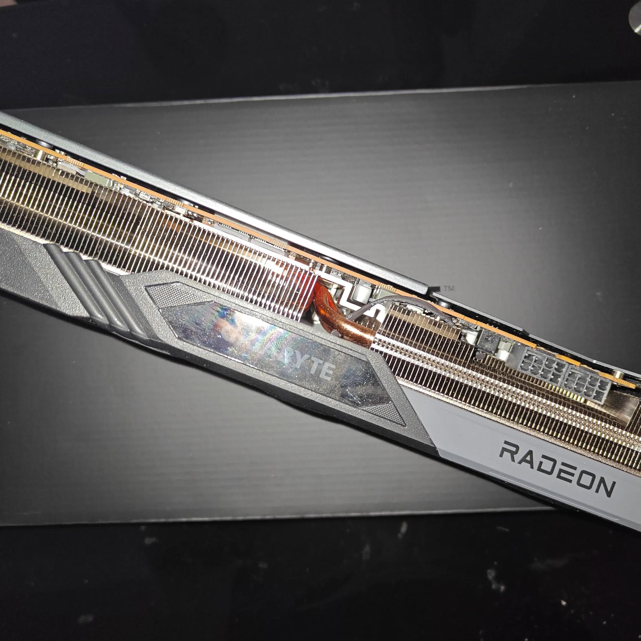 GIGABYTE Radeon RX 7800 XT Gaming OC 16G