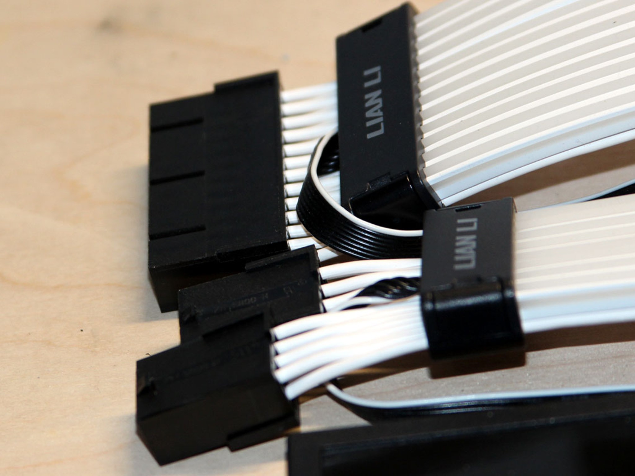 LIAN-LI STRIMER ARGB 24 Pin CPU 2x8-Pin GPU Power Extension Cables Included Power Hub & USB Wiring