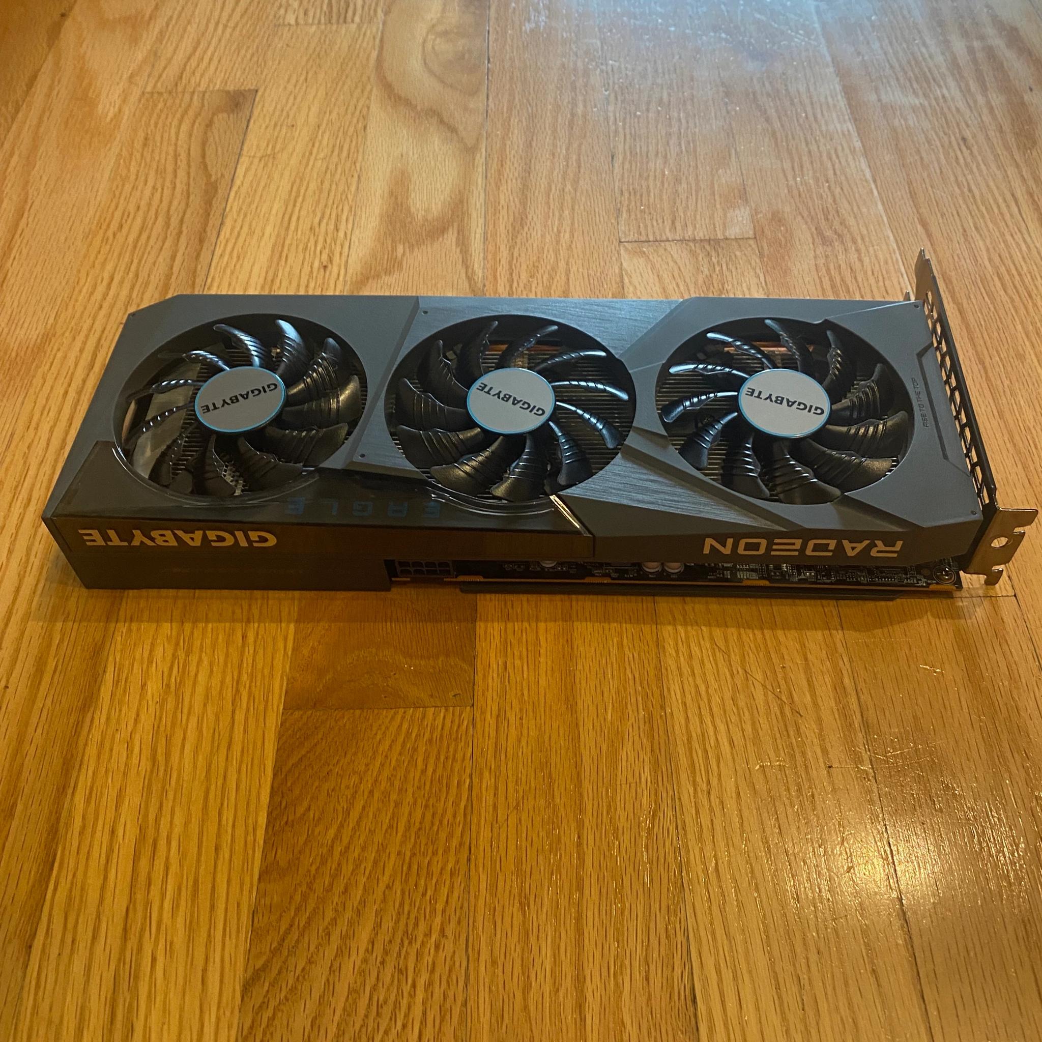 GIGABYTE Radeon RX 6600 EAGLE - WINDFORCE 3X Cooling System, 8GB 128-bit GDDR6