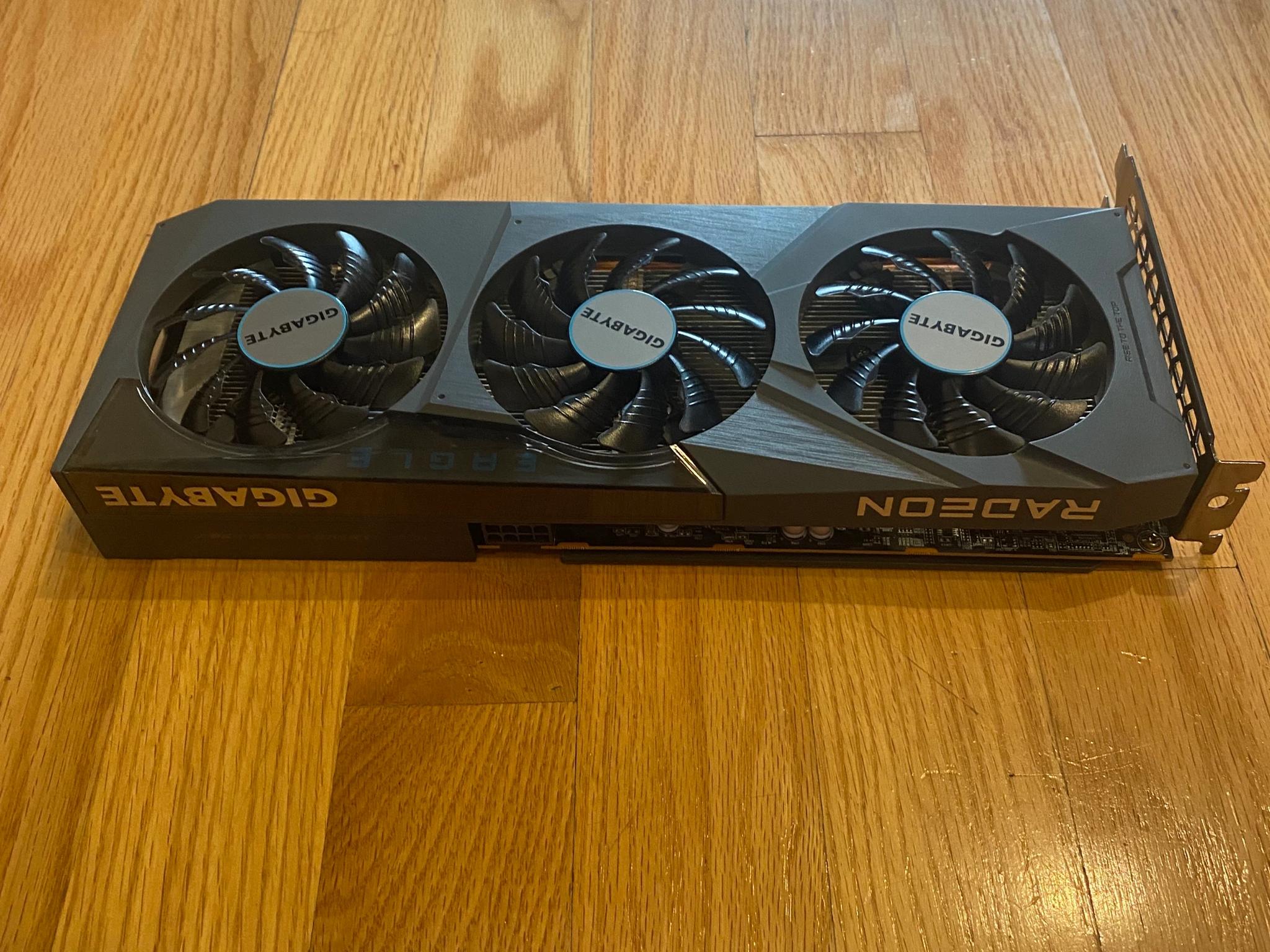 GIGABYTE Radeon RX 6600 EAGLE - WINDFORCE 3X Cooling System, 8GB 128-bit GDDR6