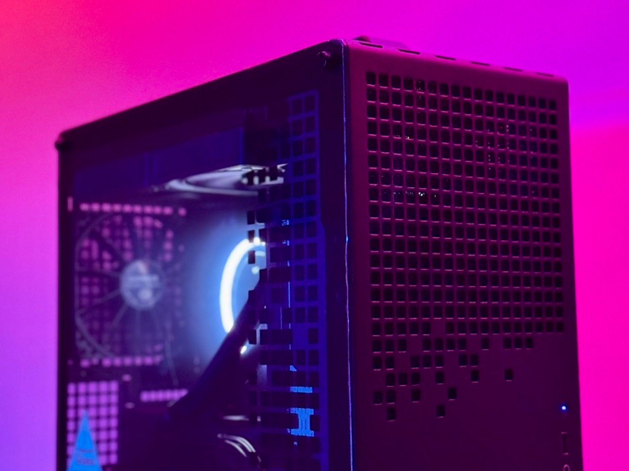 Gaming PC NVIDIA RTX 5070 FOUNDERS EDITION, RYZEN 9600X, 32GB RAM, 2TB Gen 5 SSD