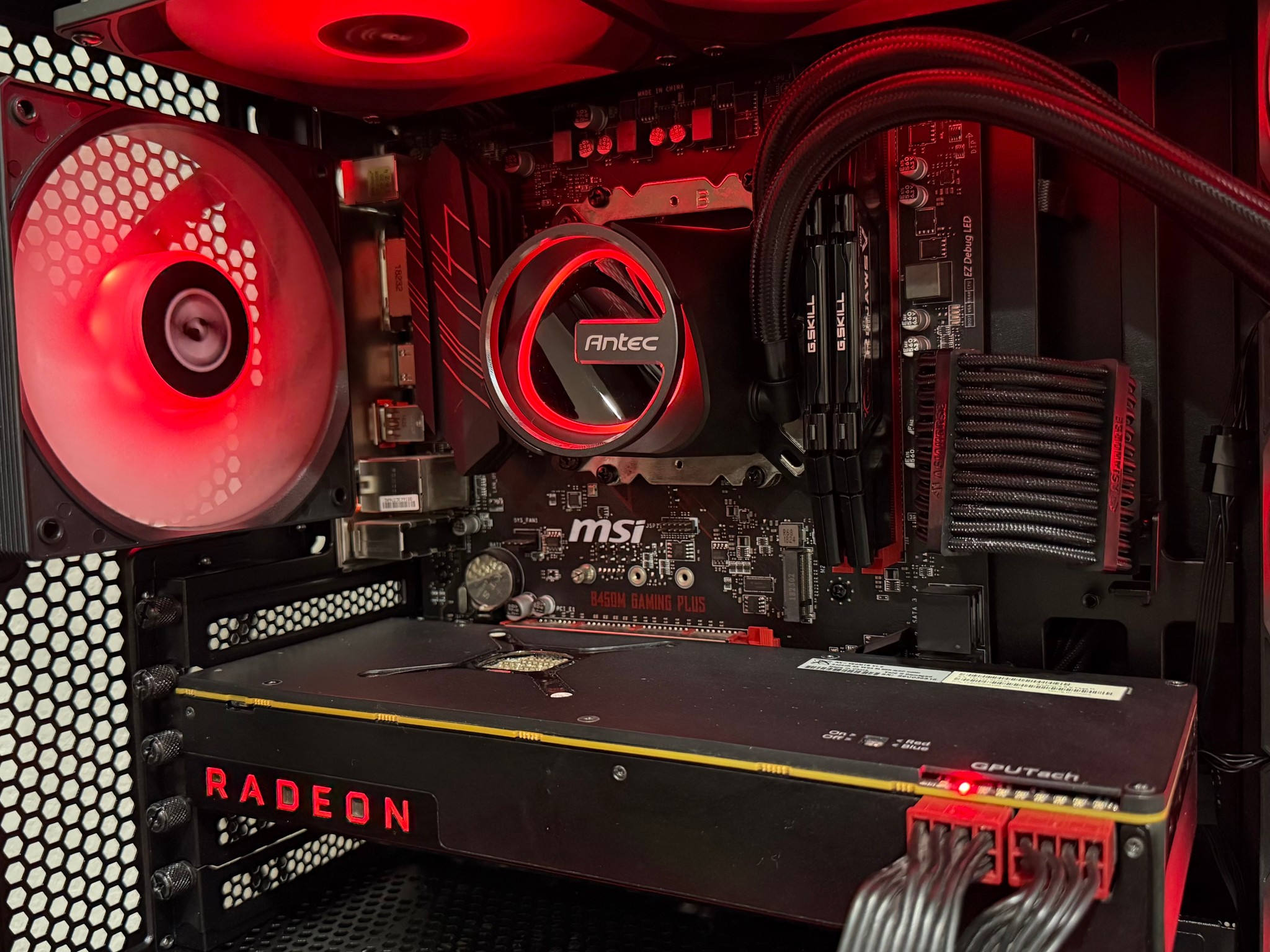 AMD Gaming PC w/ Radeon RX Vega 64 8GB / Ryzen 5 1600X / 16GB DDR4