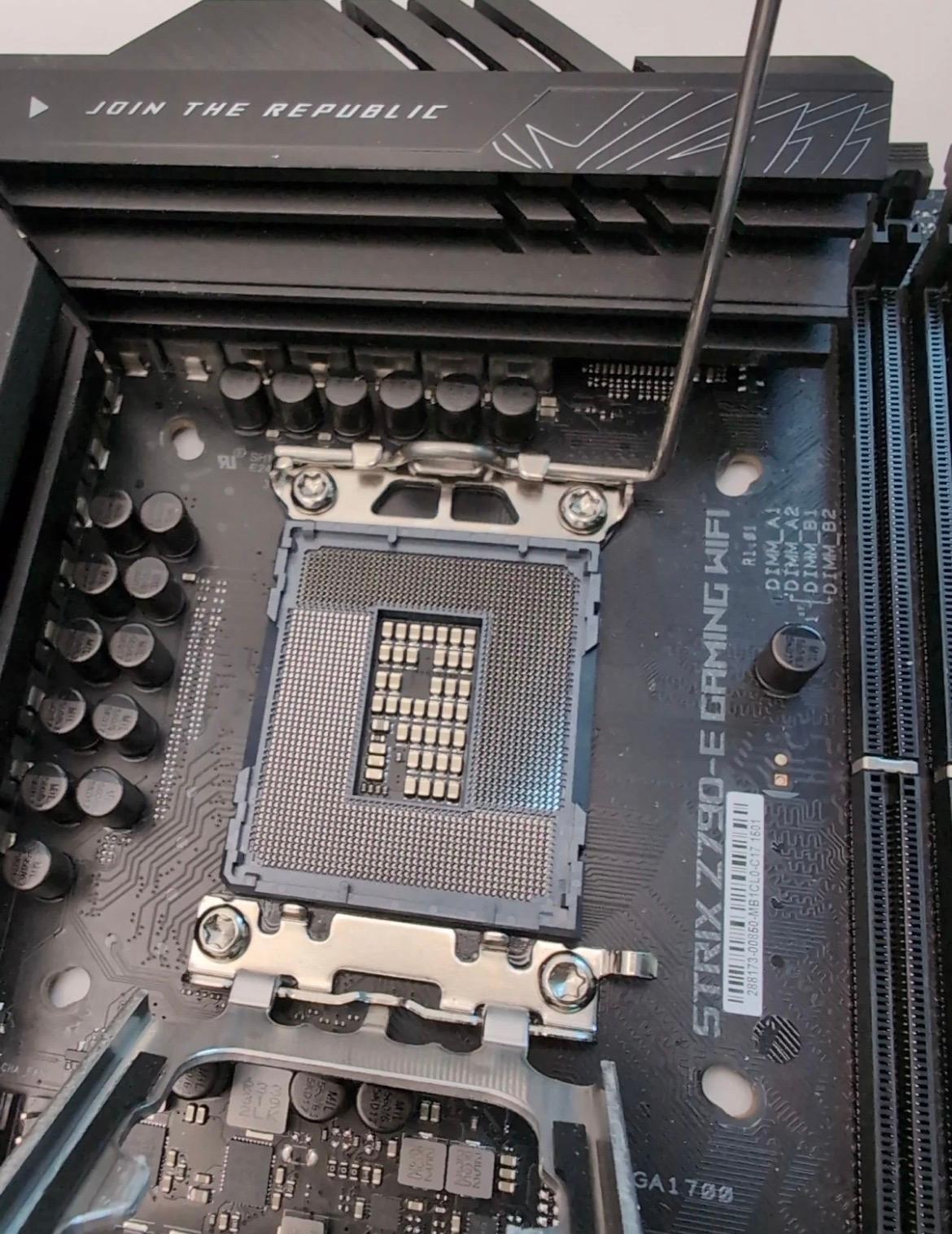 ASUS ROG STRIX Z790-E GAMING WIFI - Image 2