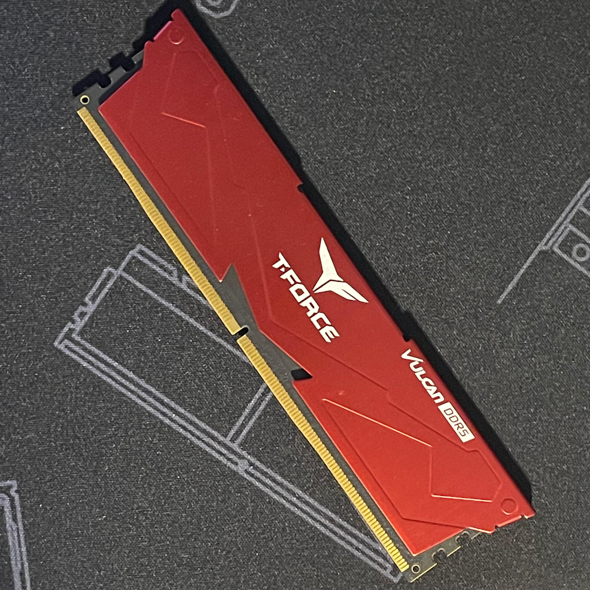 TeamGroup T-Force Vulcan DDR5 6000 CL38 16GB - Red
