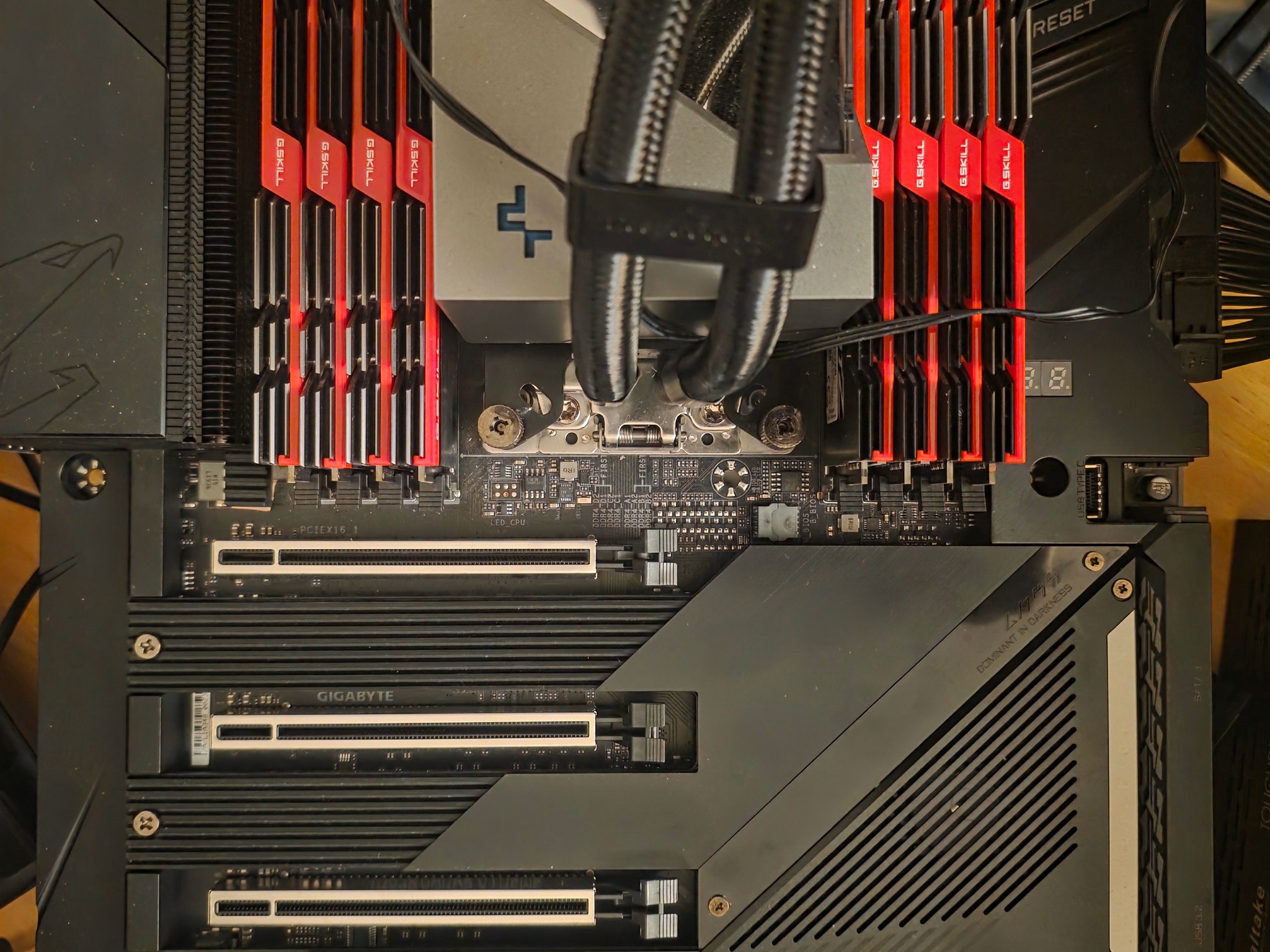 TRX40 AORUS XTREME + TR 3970X + 32 GB RAM + RTX 3080 12GB+ 1TB NMVE + AIO RIING 360 RGB