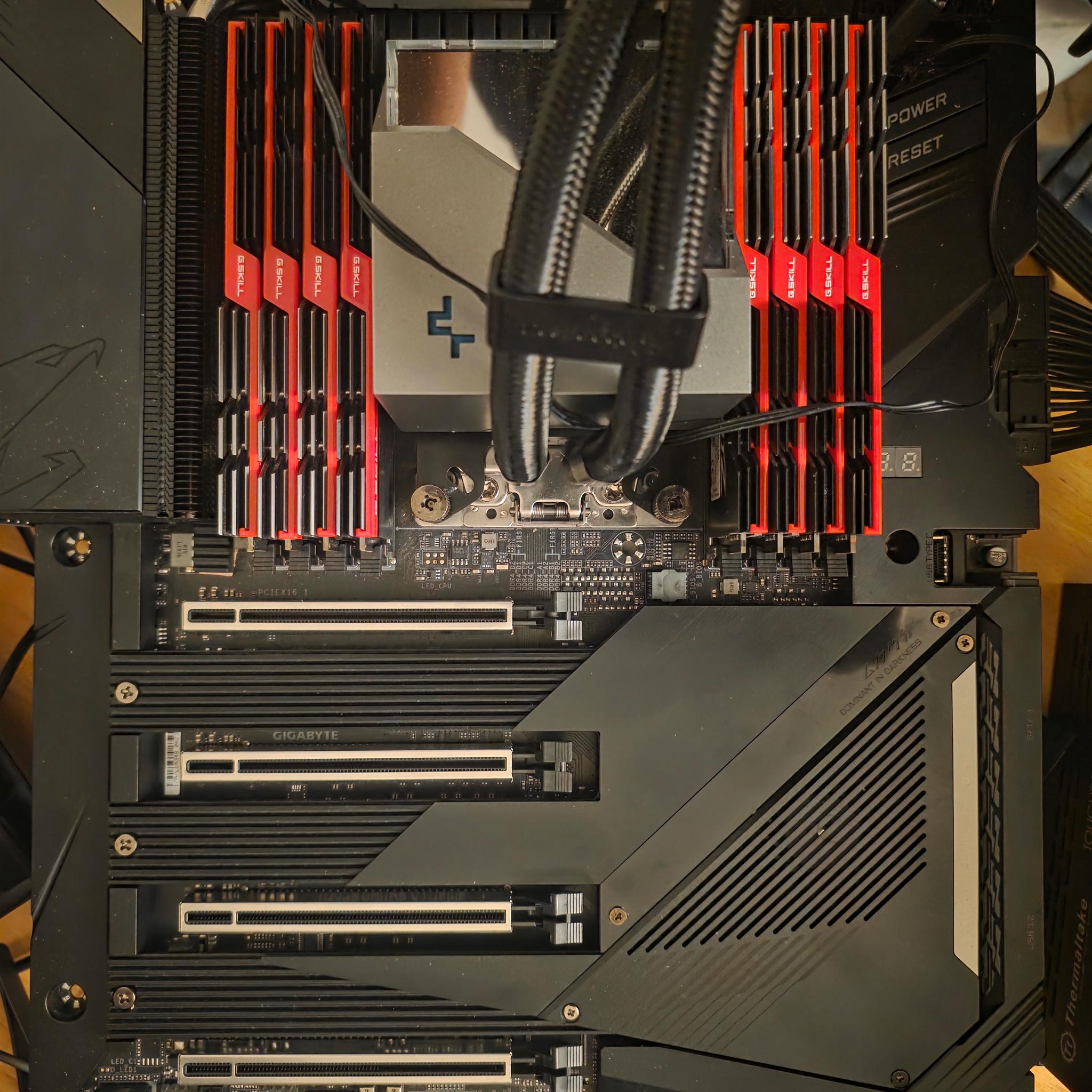 TRX40 AORUS XTREME + TR 3970X + 32 GB RAM + RTX 3080 12GB+ 1TB NMVE + AIO RIING 360 RGB
