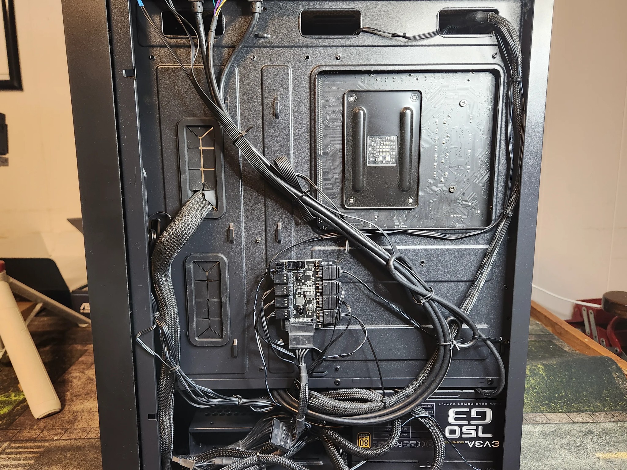 THE RED MONSTER: RTX 1070TI, Ryzen 7 1800X Fantastic value Gaming PC! With benchmarking video