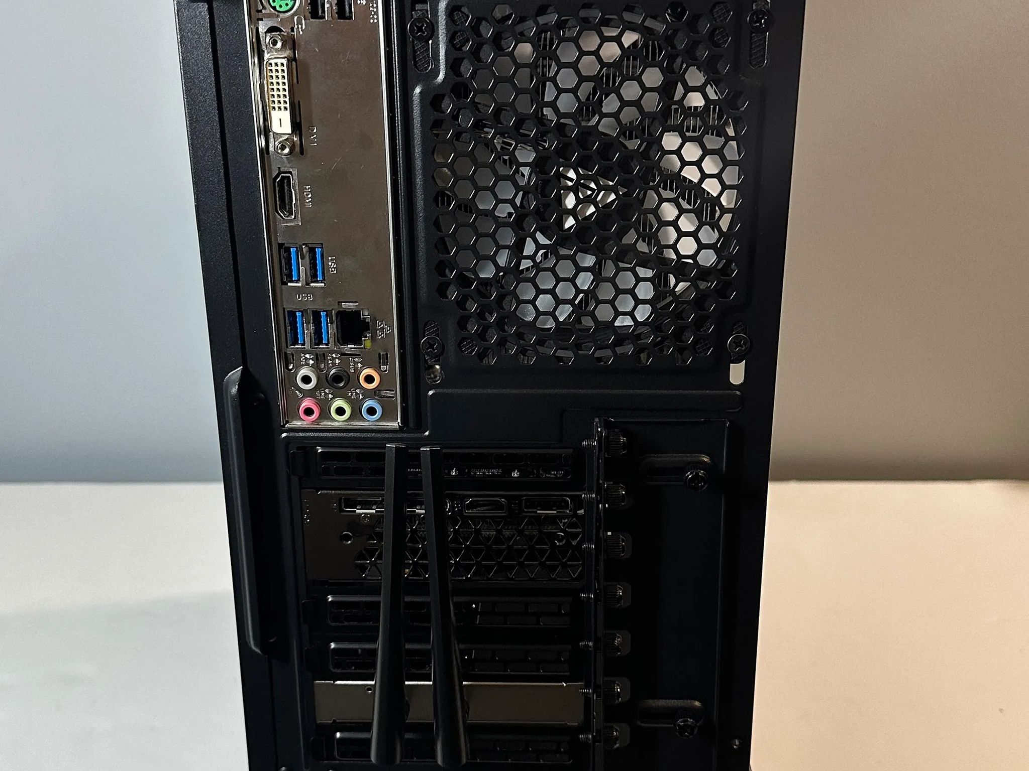 GTX 1660 Super | Intel i5 8600k | 16GB RAM | 1TB SSD | Custom