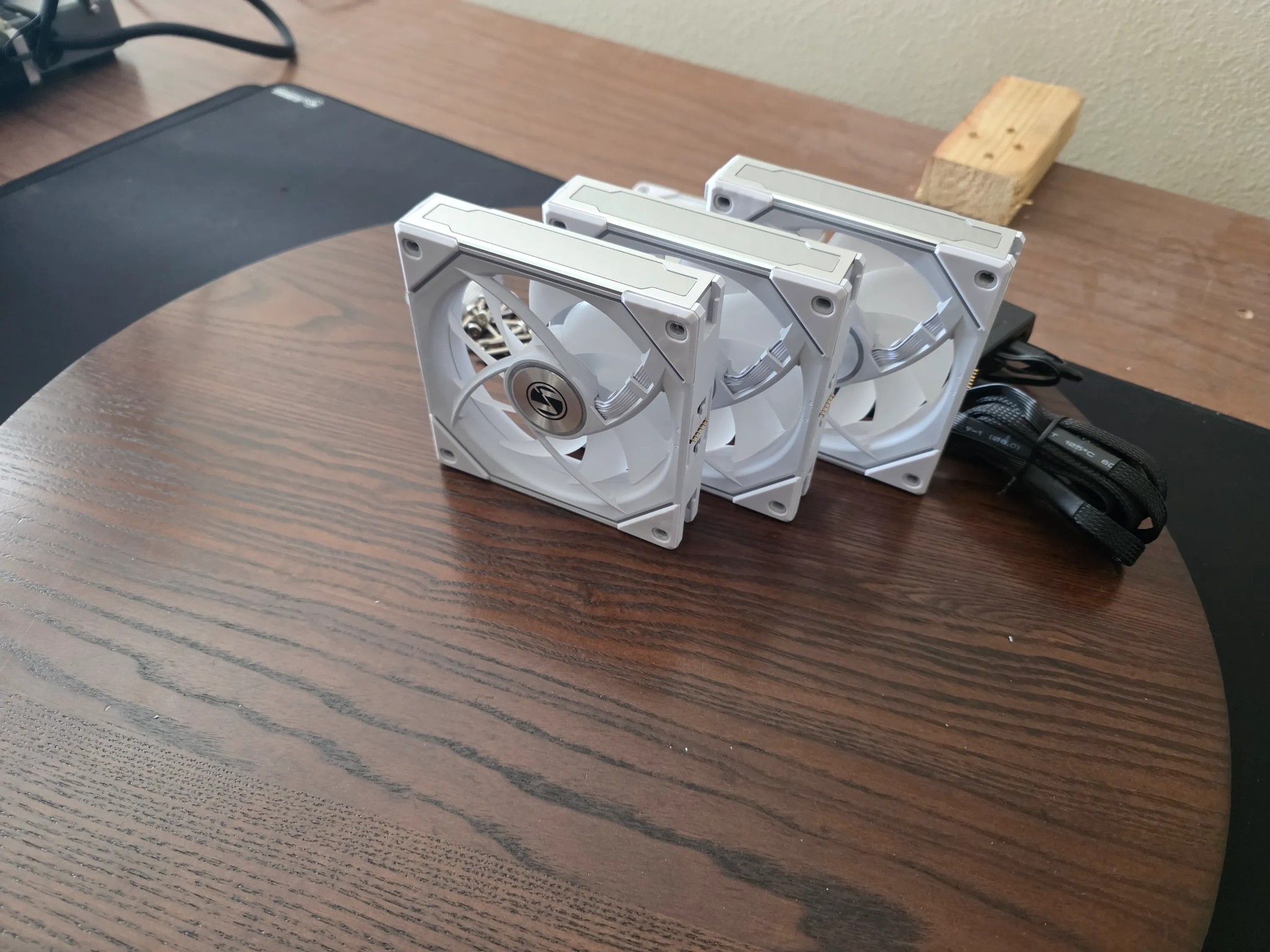4X Lian Li UNI Fan SL Infinity 120mm Case Fans w/ Controller - 3 Reverse & 1 Standard Blade