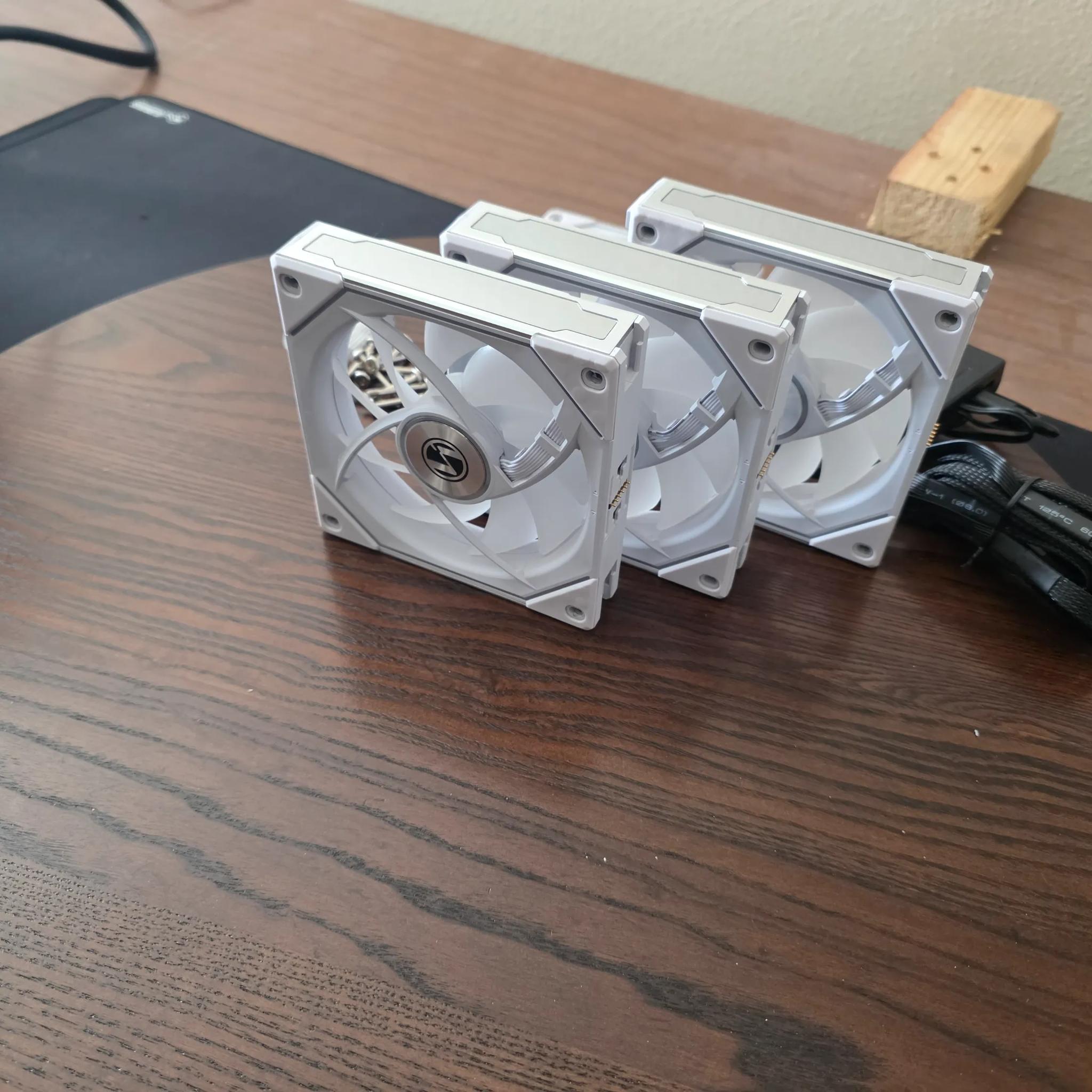 4X Lian Li UNI Fan SL Infinity 120mm Case Fans w/ Controller - 3 Reverse & 1 Standard Blade