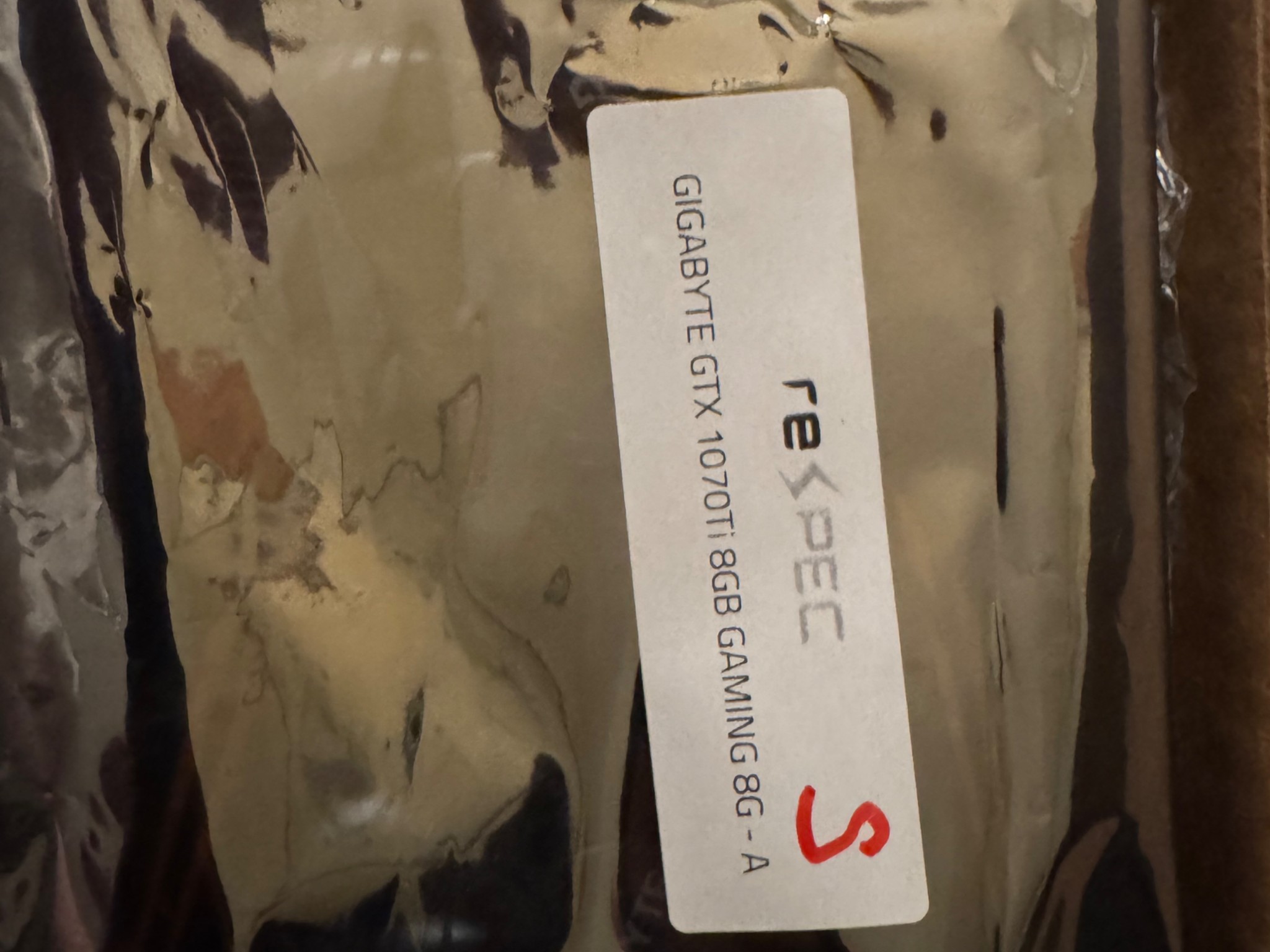 AMAZING CONDITION GIGABYTE GTX 1070 TI 8GB