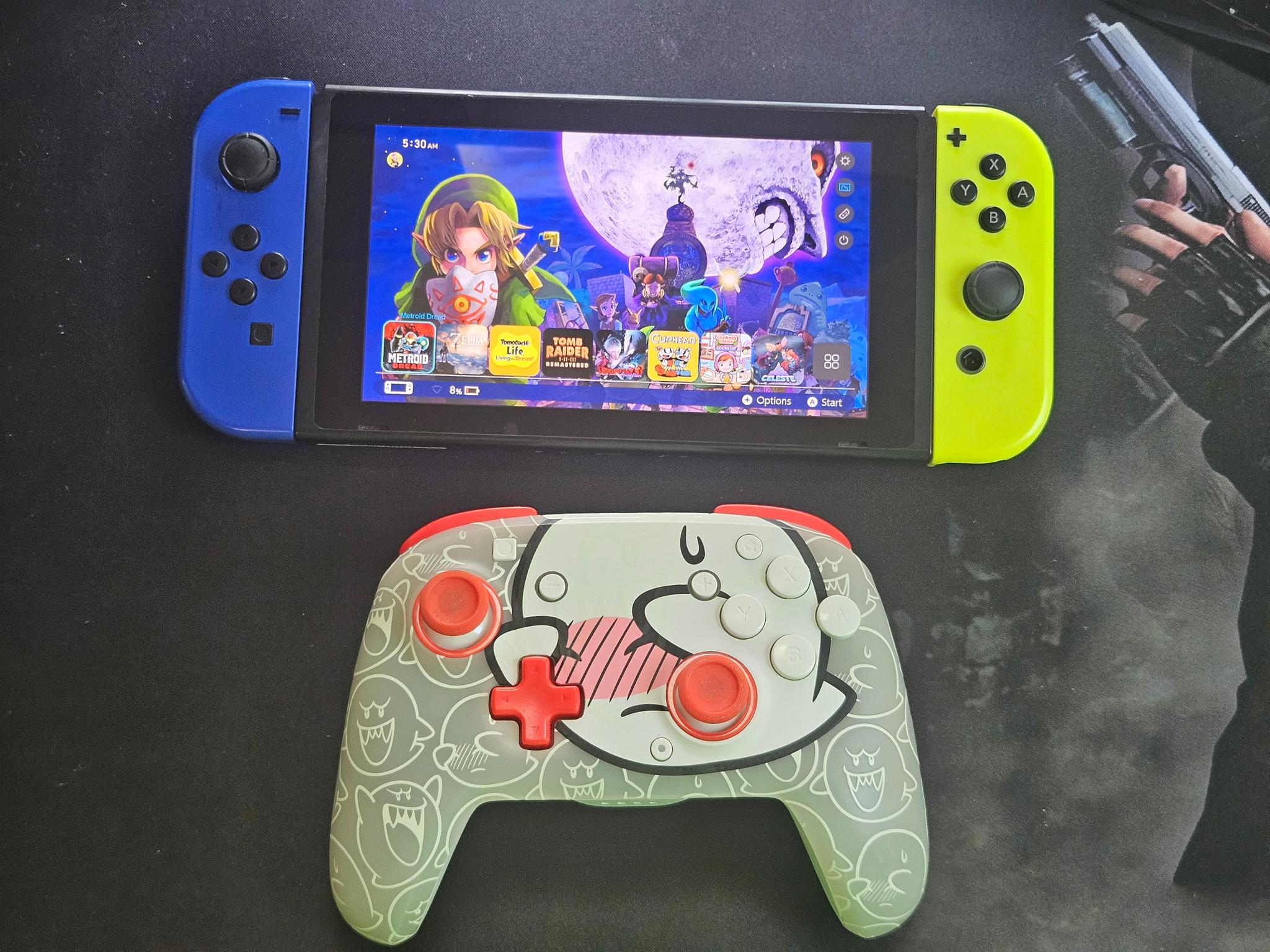 Modded Switch with 128GB SD Card and Extra Controller Picofly