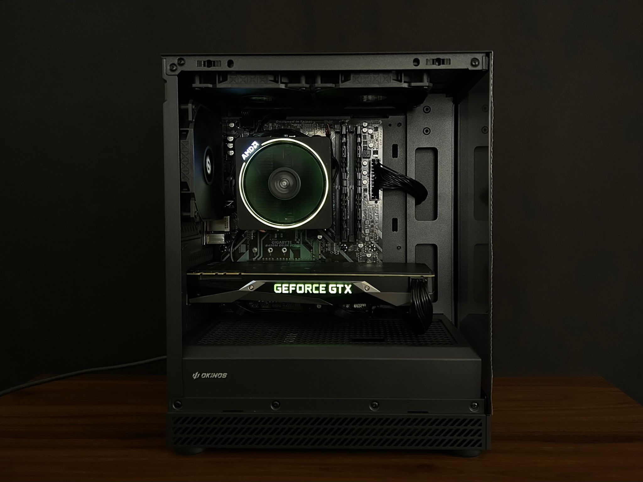 GeForce GTX 1080 Custom Gaming PC - Ryzen 7 2700X