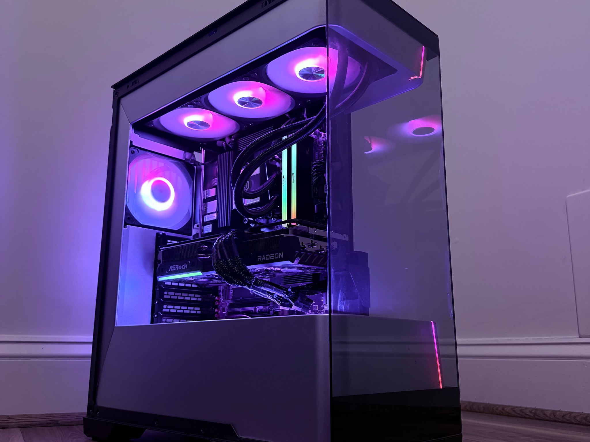 🩶🐍"Silver Serpent"🐍🩶| 1440p/4k Gaming | RX 9070XT | Ryzen 7 7800x3d | 32gb DDR5 | 2tb SSD | WiFi