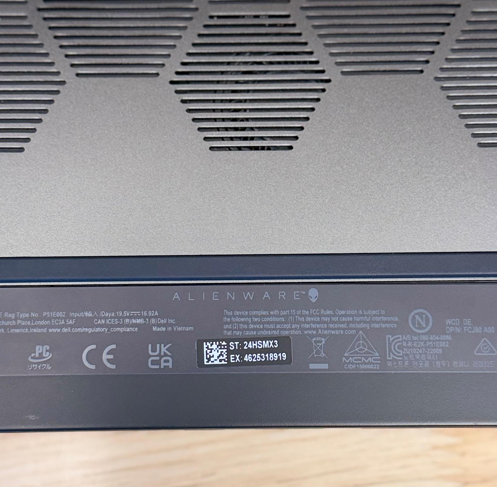 Alienware m18 R1 AMD Gaming Laptop – Ryzen 7 7745HX / RTX 4060 / 32GB RAM / 1TB NVMe