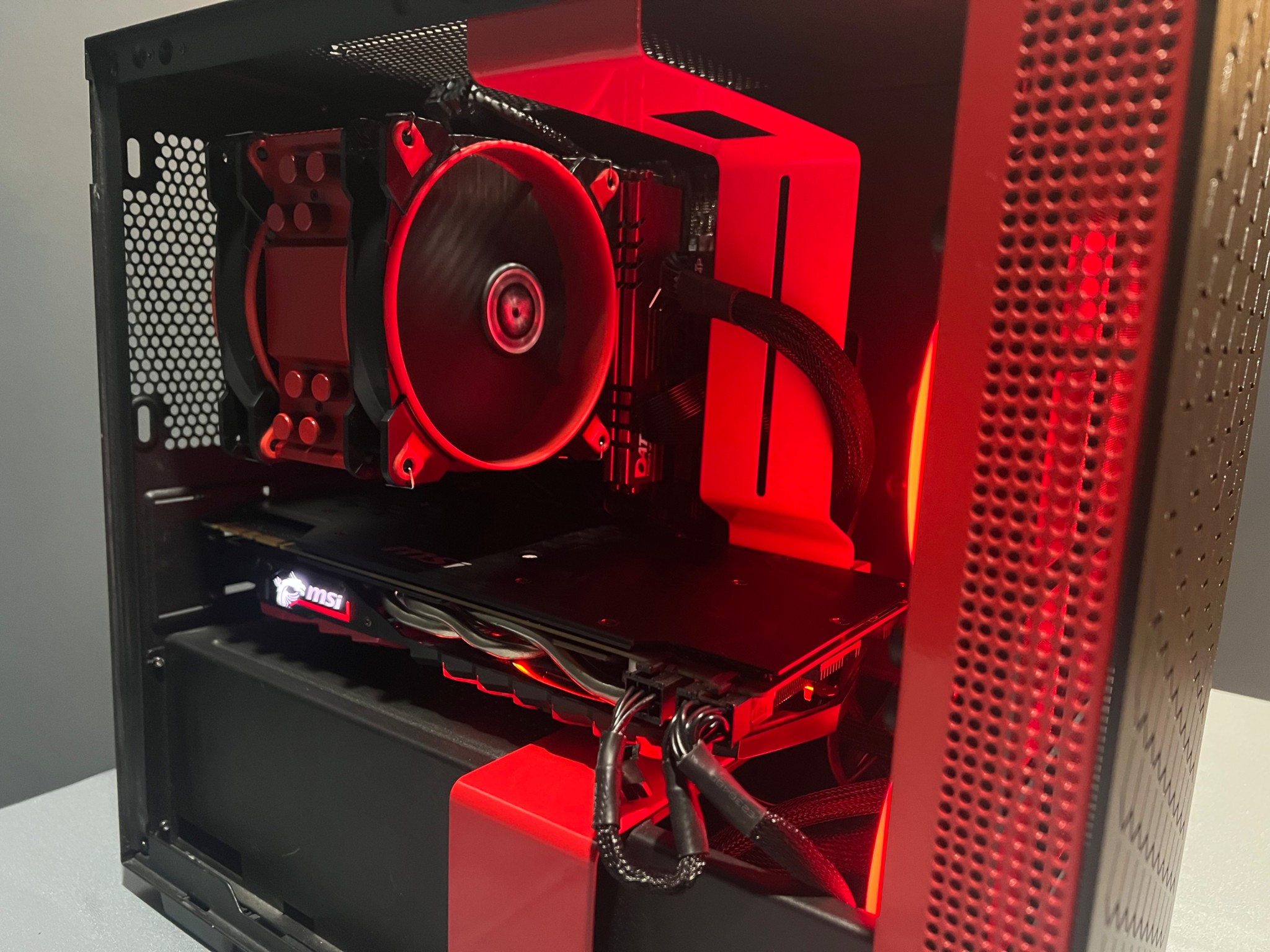 1080p Gaming PC | Ryzen 5 5500 + GTX 1080 | Mini-ITX Red/Black Build | 16GB RAM | Great for eSports