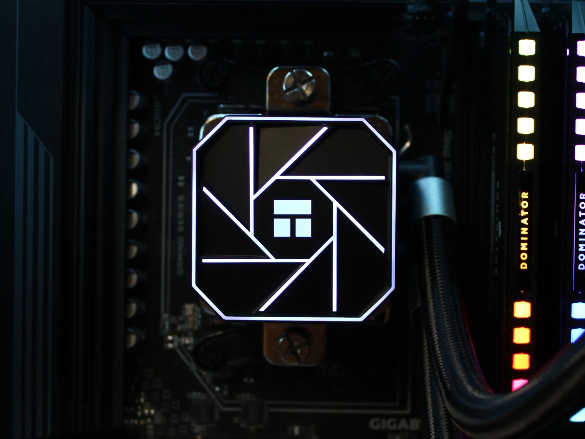 RTX 4090 | Ryzen 7 7800X3D | 2TB SSD NVMe | 32GB RAM DDR5 | 850W PSU