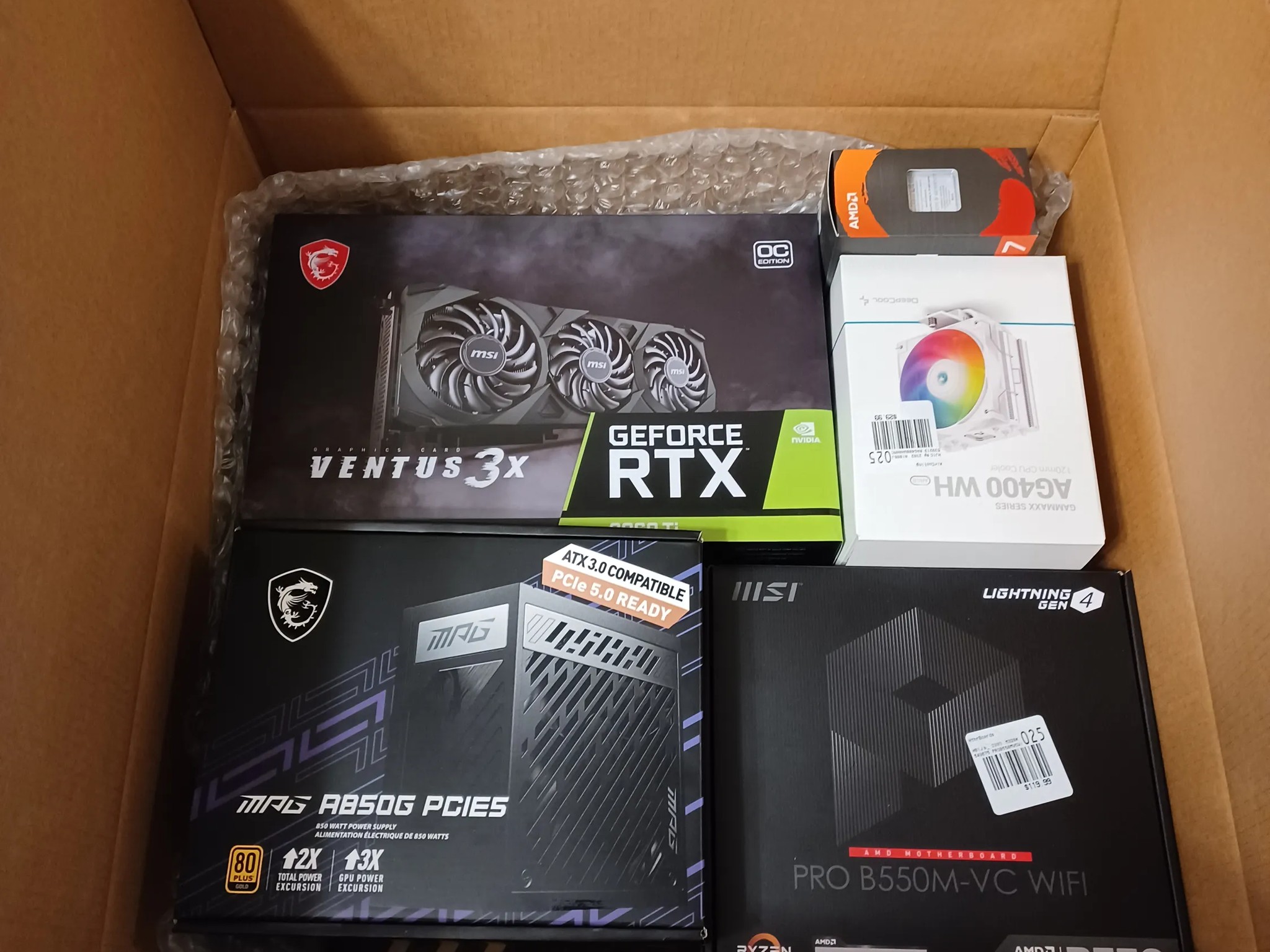 White & Black 2K Gaming Mid-Tower (Ryzen 7 5800X + RTX 3060 Ti + DDR4-3200 CL16 2x8GB)