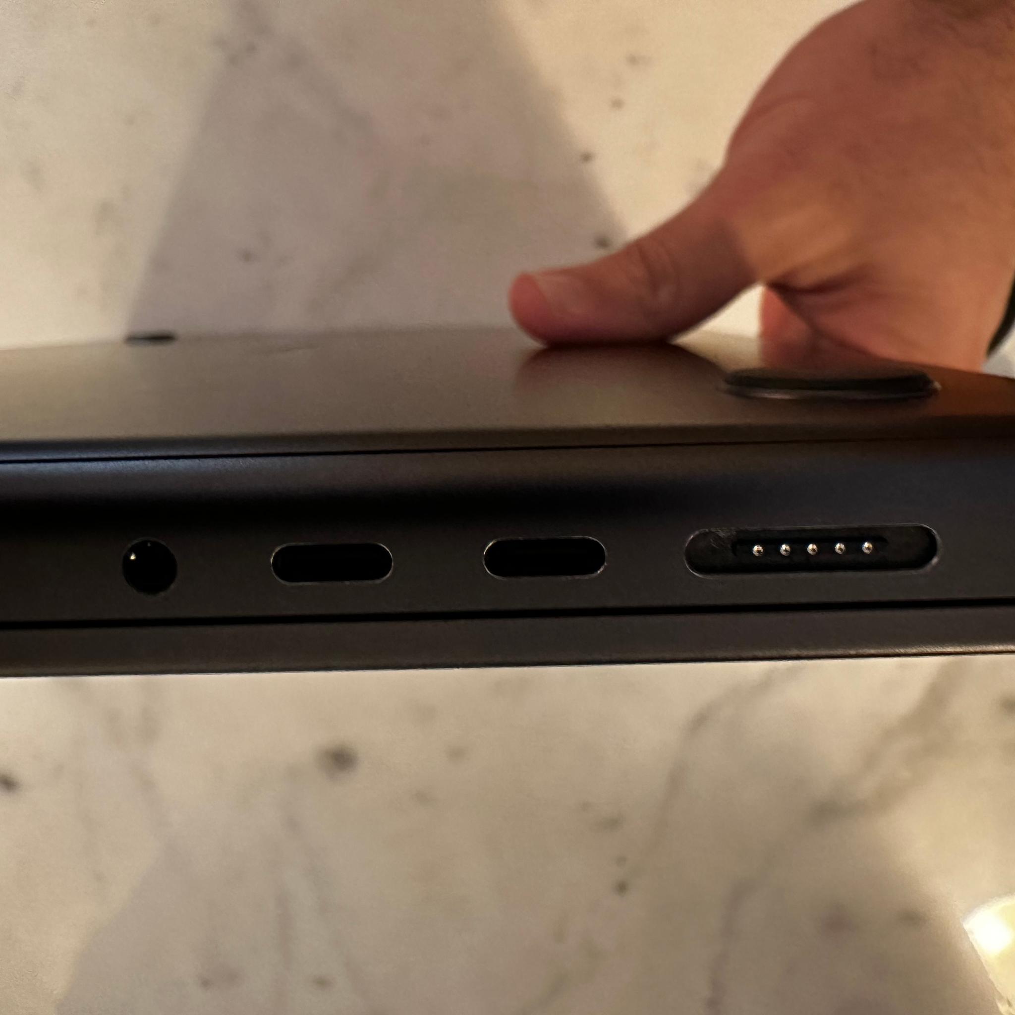 MacBook Pro Late 2023 (M3) Max - 16"