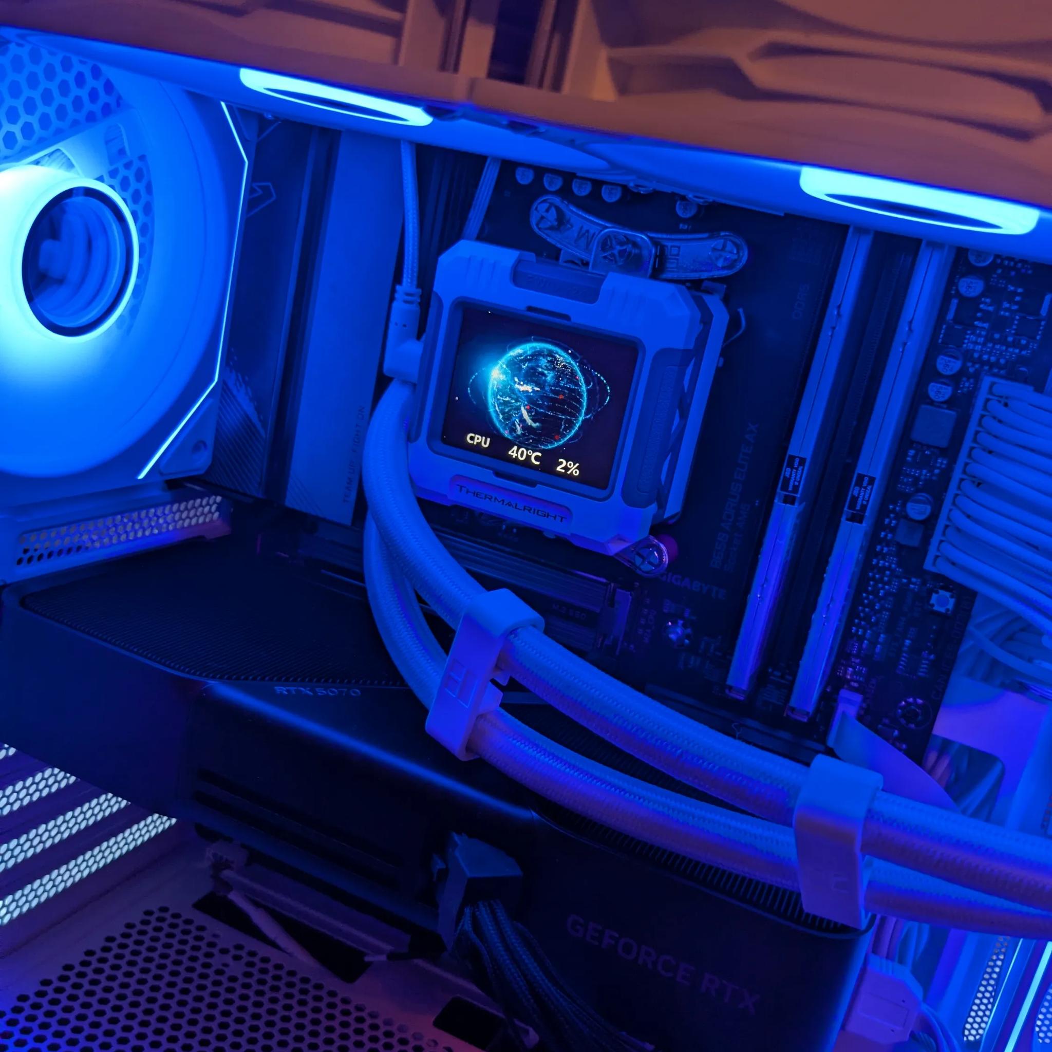 RTX 5070, Ryzen 5 7600, 32 GB DDR5 6000, 1 TB NVME SSD