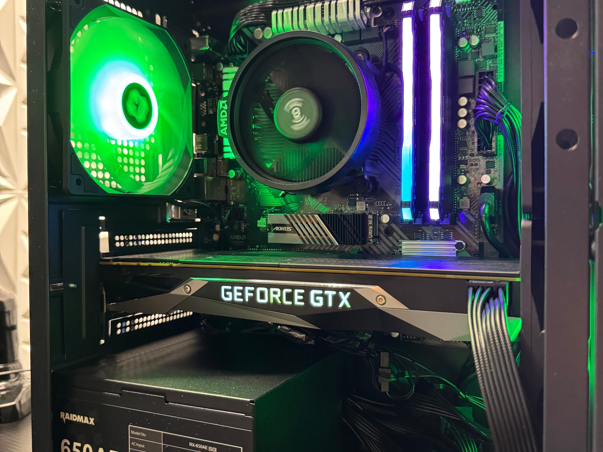 Gtx 1080, Ryzen 5 5500, 16GB ram, 500GB Samsung ssd, 650w psu, arc raiders, fortnite, R6, BF6