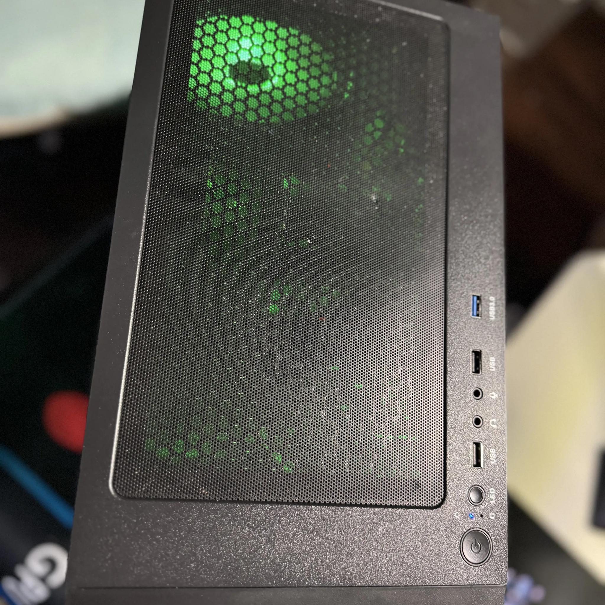 RGB Gaming PC - GTX 1070 - Ryzen 7 1700 - 16GB DDR4 - 500GB SSD