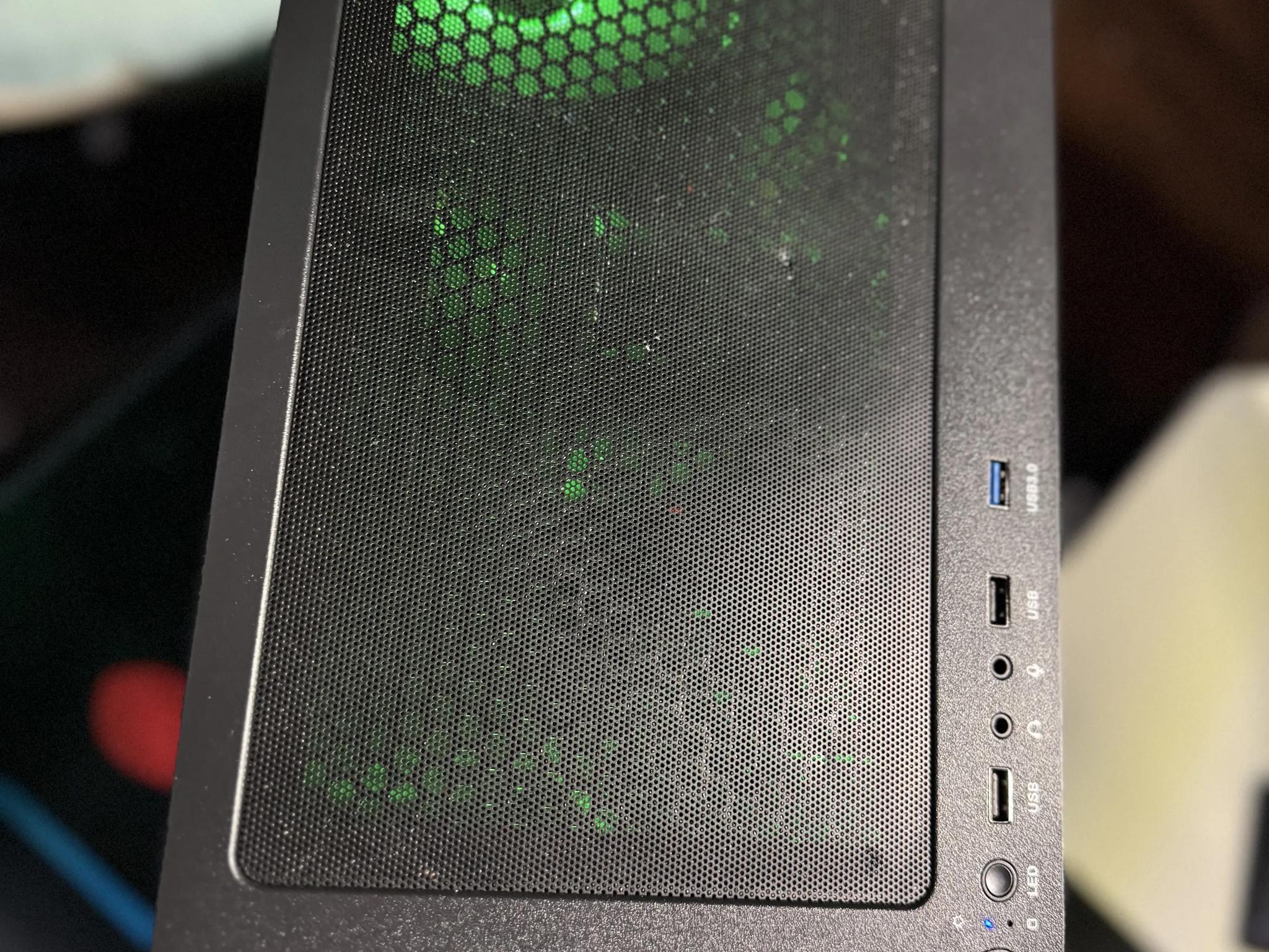 RGB Gaming PC - GTX 1070 - Ryzen 7 1700 - 16GB DDR4 - 500GB SSD