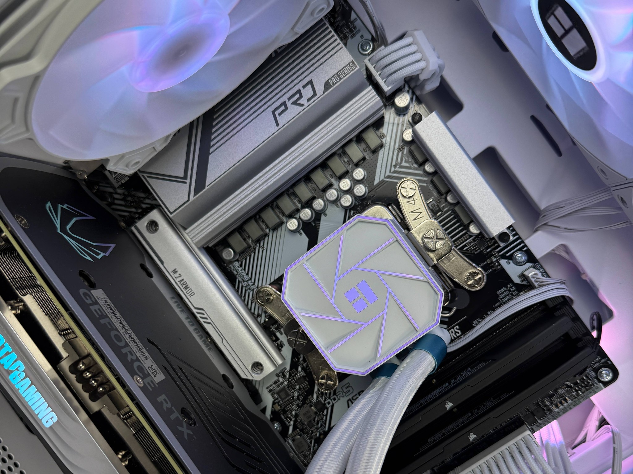 ❄️Snowdrift❄️  | 1440p Gaming PC | Ryzen 7 7700X | Zotac RTX 4070 | 32GB DDR5 6000MHz