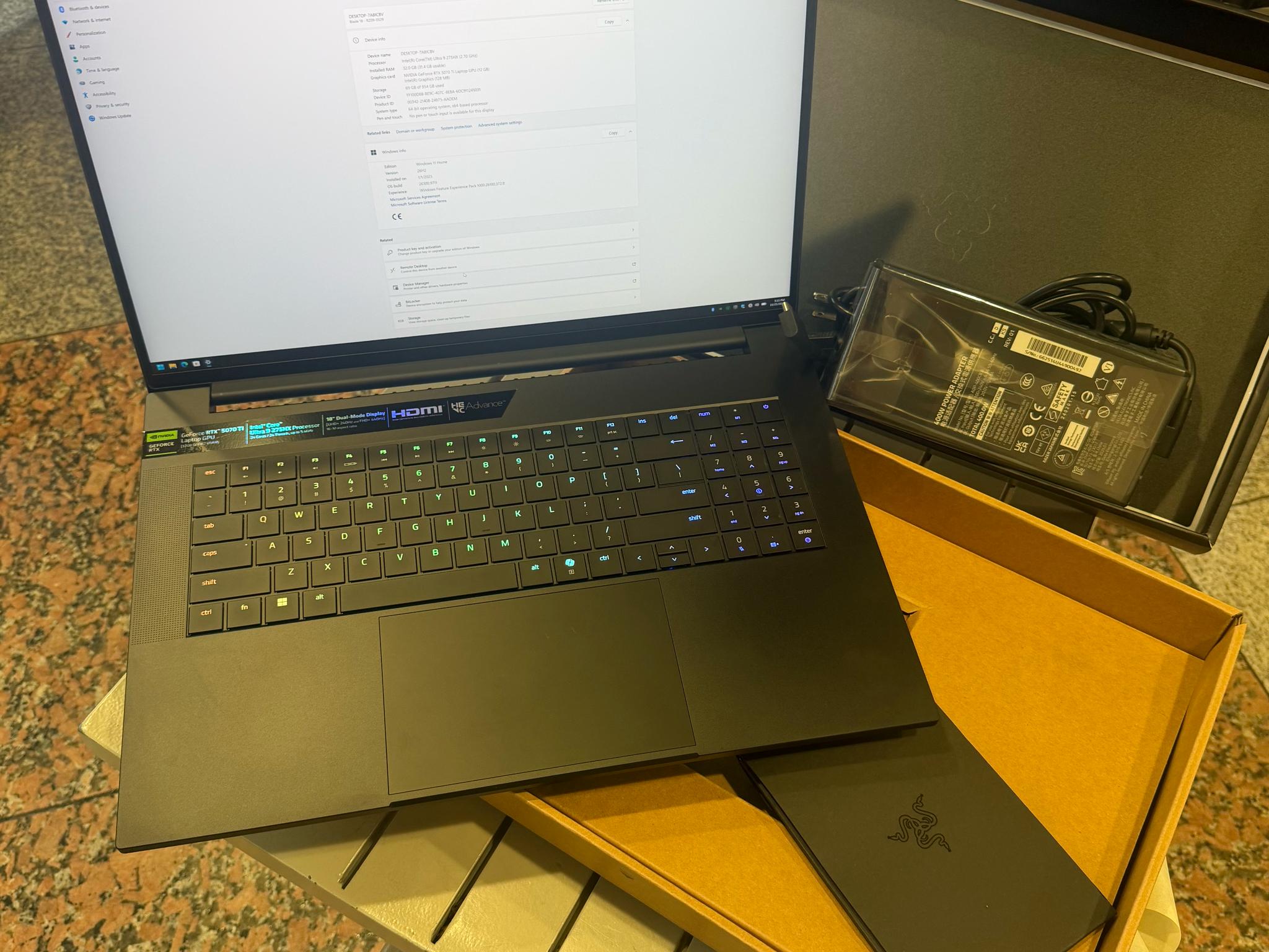 Razer Blade 18 240Hz UHD+ 2.7 GHz Ultra 9 275HX 32GB 1TB SSD NVIDIA RTX 5070 Ti